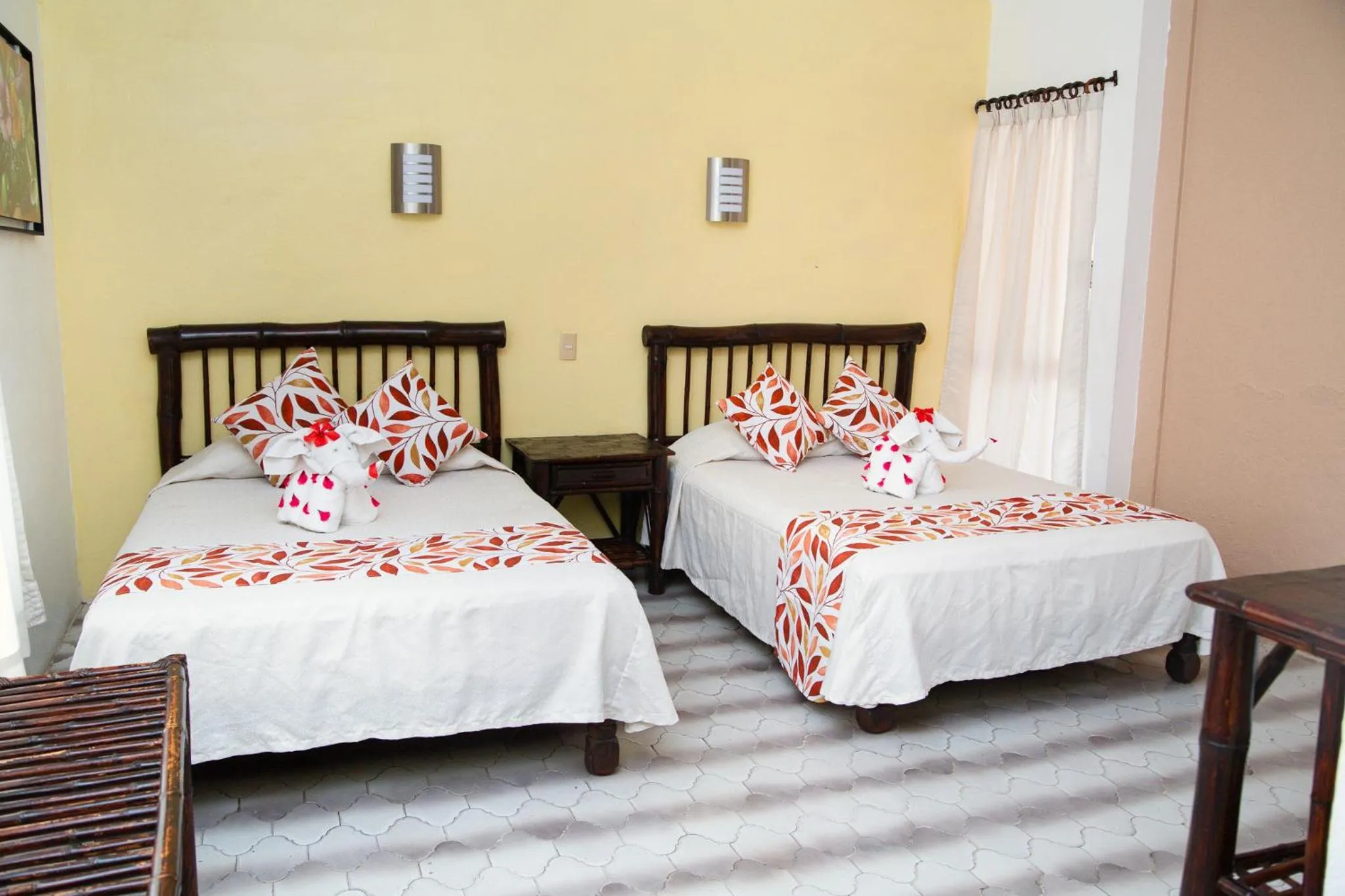 Photo of the whole room, Bed in Hotel Zihua Caracol
