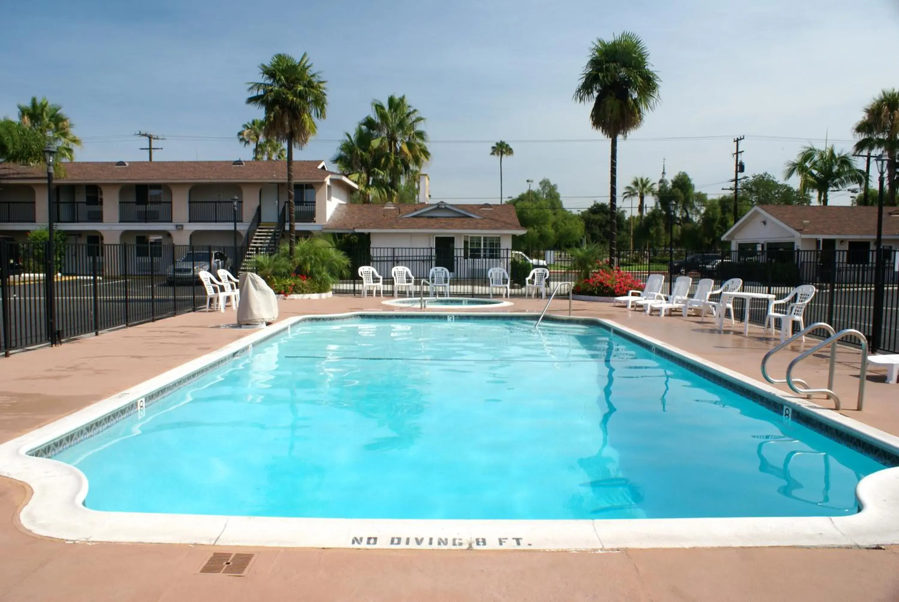 Swimming pool in Colony Inn Swimming pool in Colony Inn