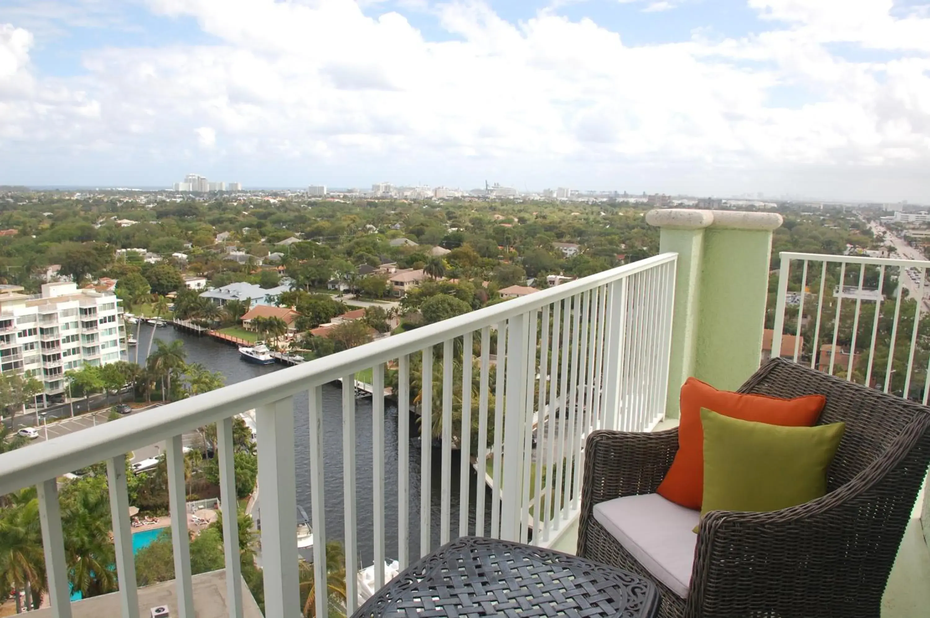 Property building in Riverside Hotel Property building in Riverside Hotel