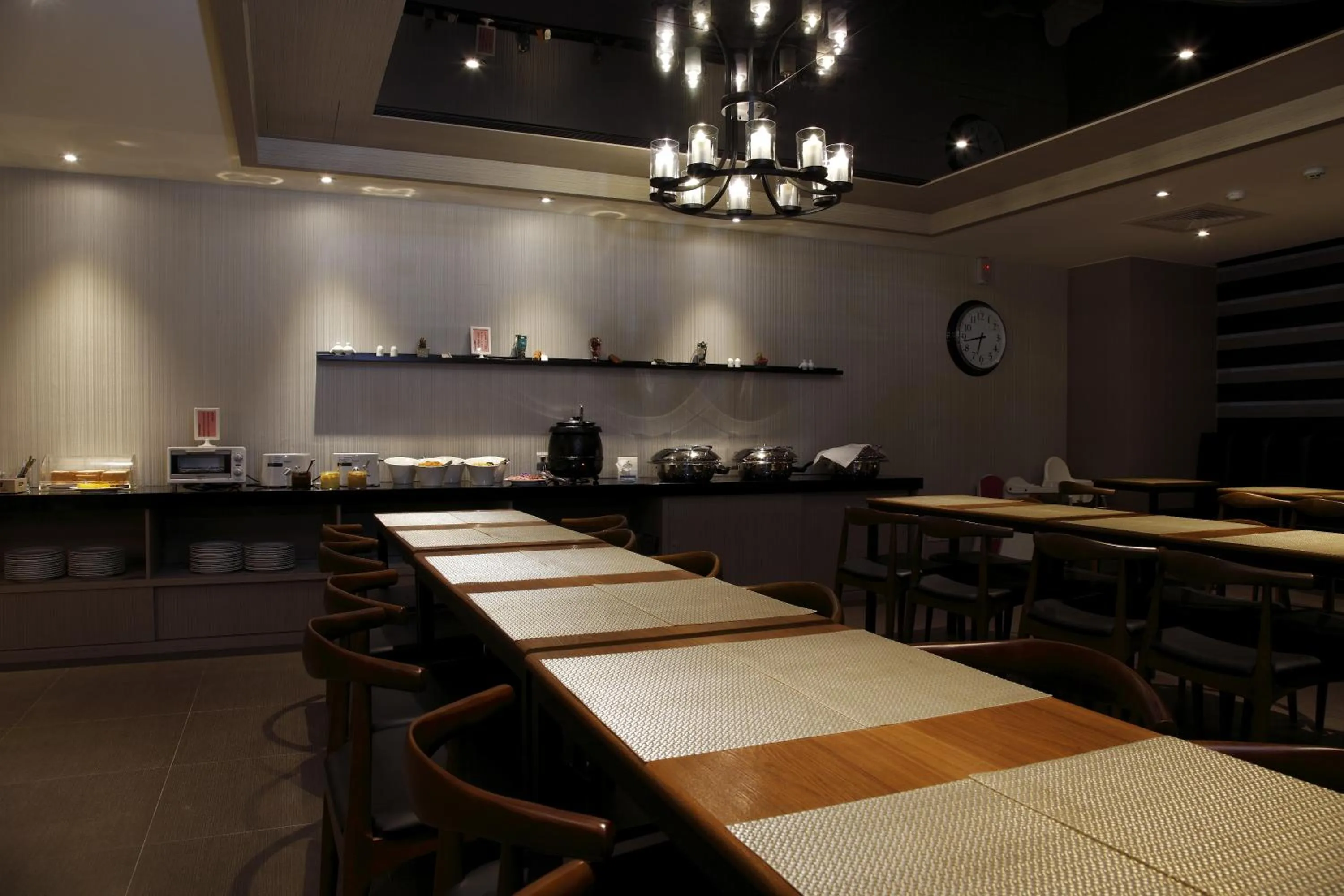 Restaurant/places to eat in Grace Hotel