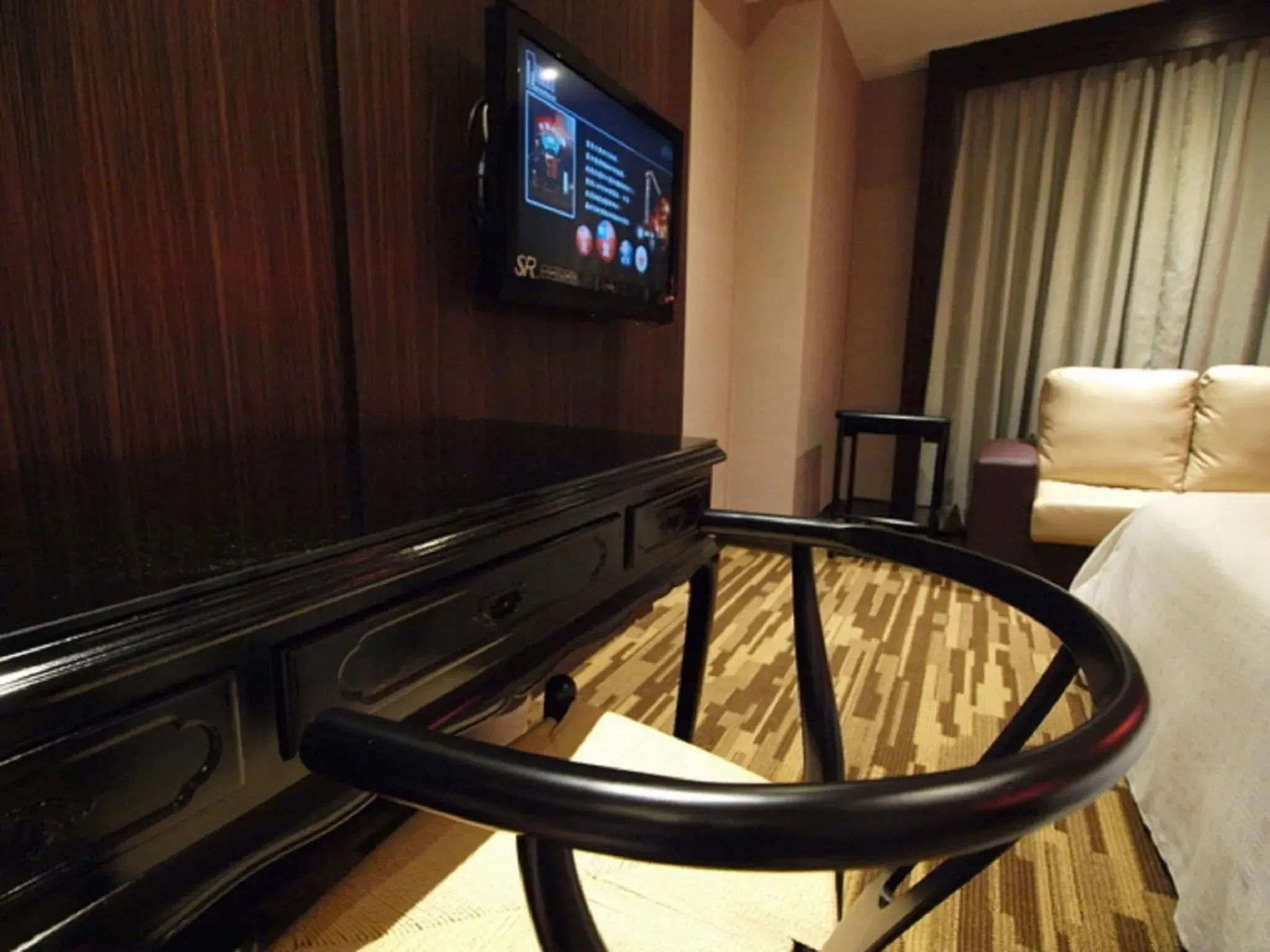 TV and multimedia, TV/Entertainment Center in Grace Hotel
