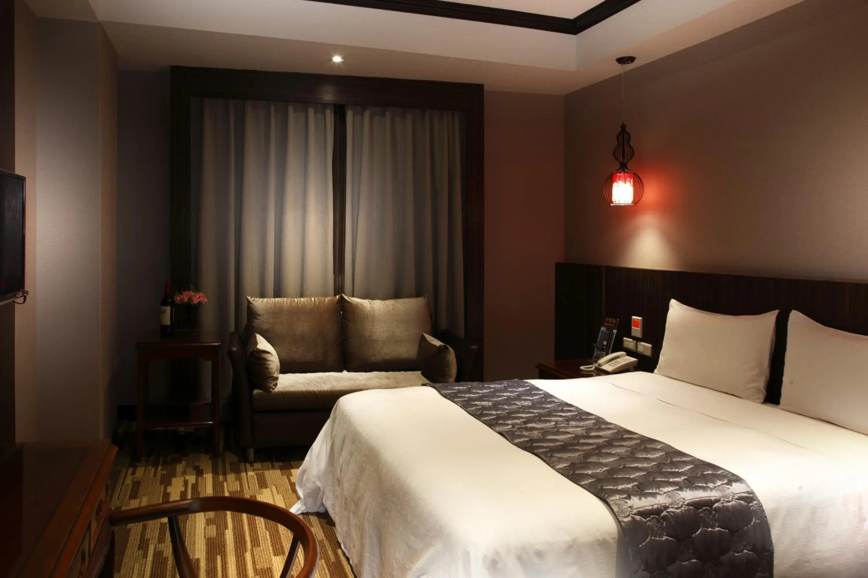 Photo of the whole room, Bed in Grace Hotel