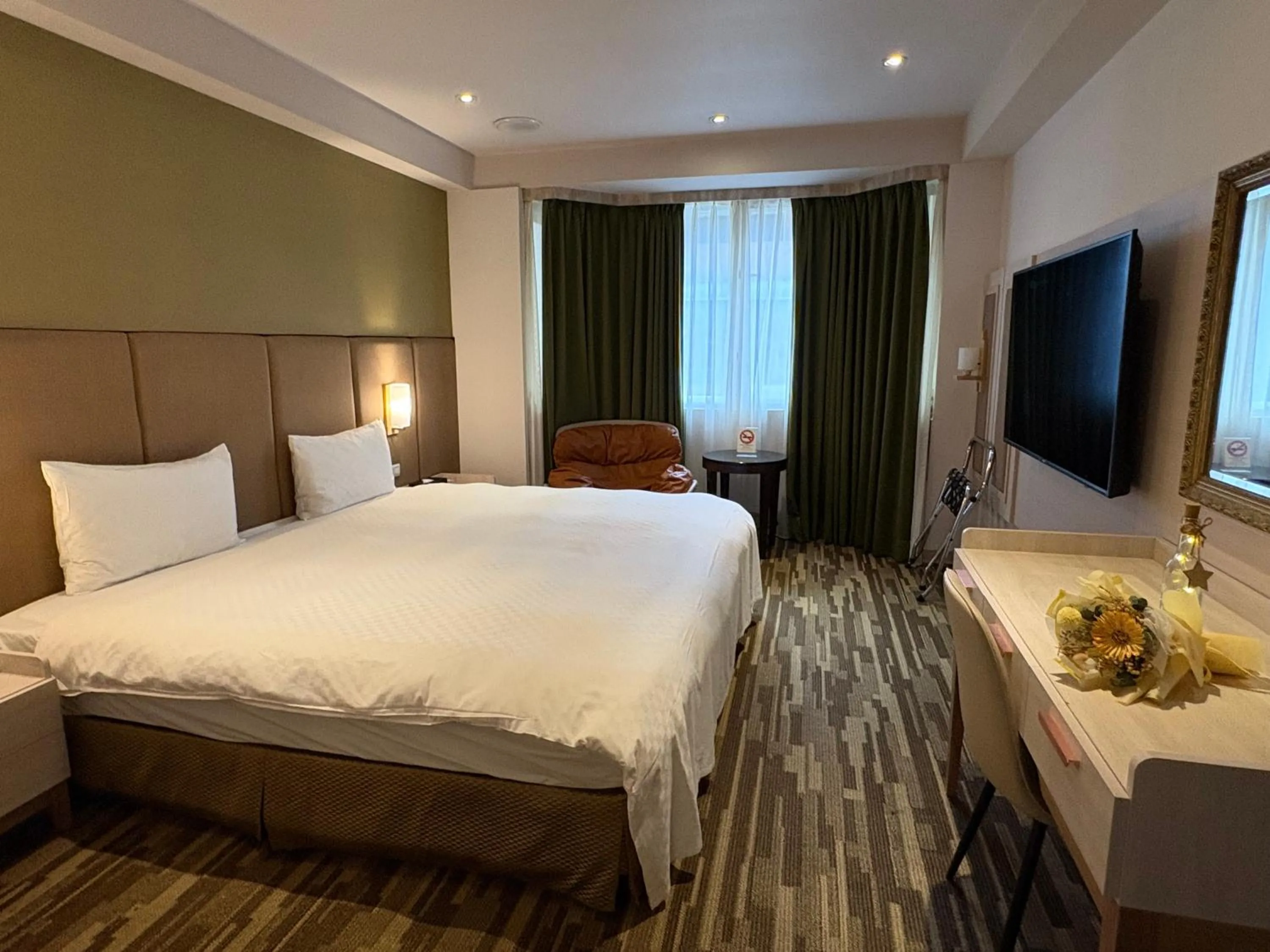 Bedroom, Bed in Grace Hotel