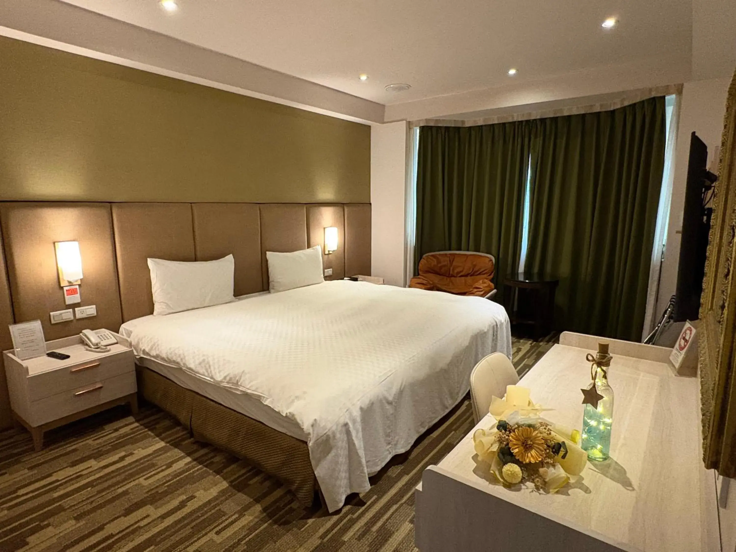 Photo of the whole room, Bed in Grace Hotel Photo of the whole room, Bed in Grace Hotel