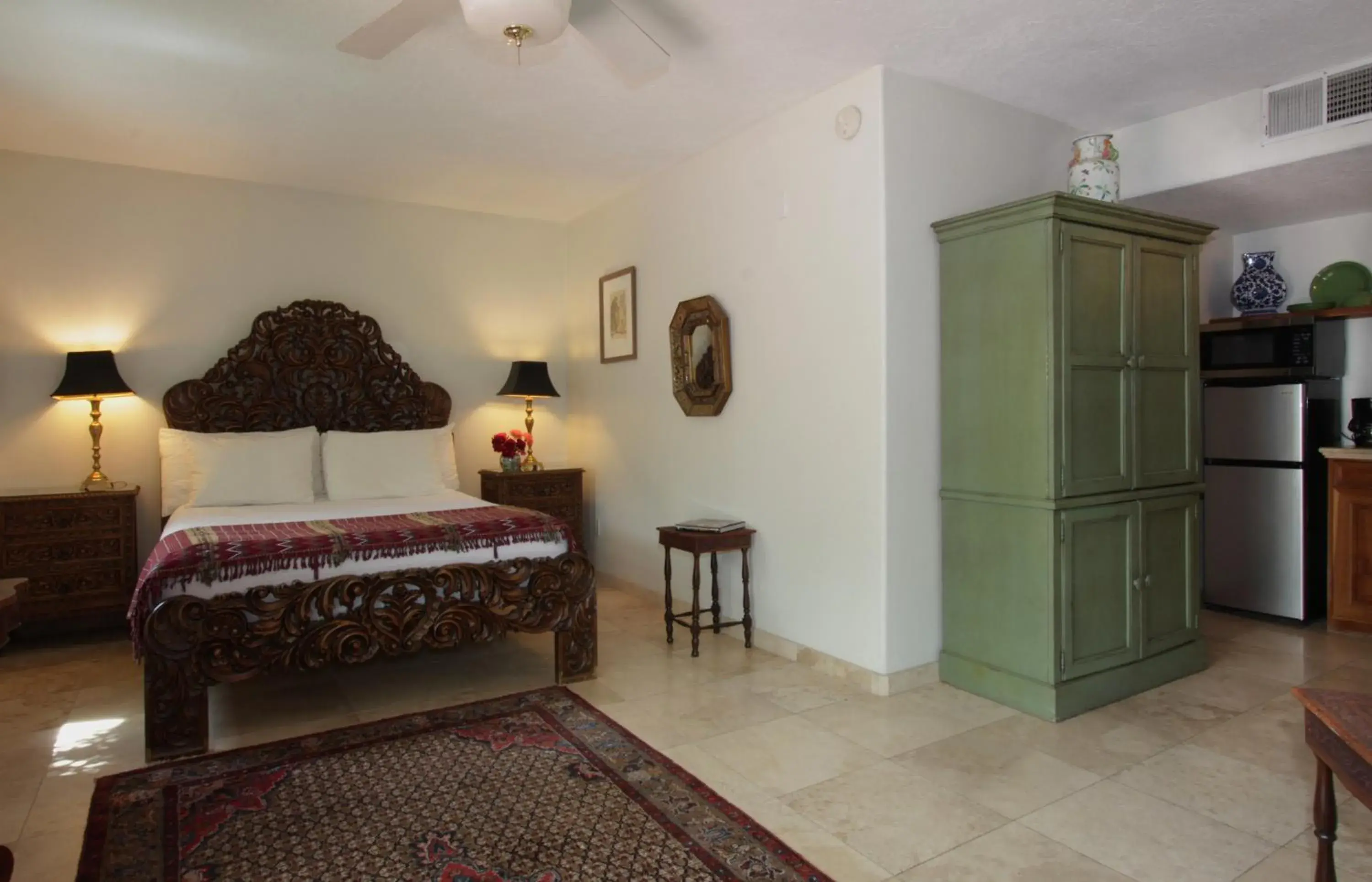 Deluxe Queen Room in Casa Blanca Inn and Suites Deluxe Queen Room in Casa Blanca Inn and Suites