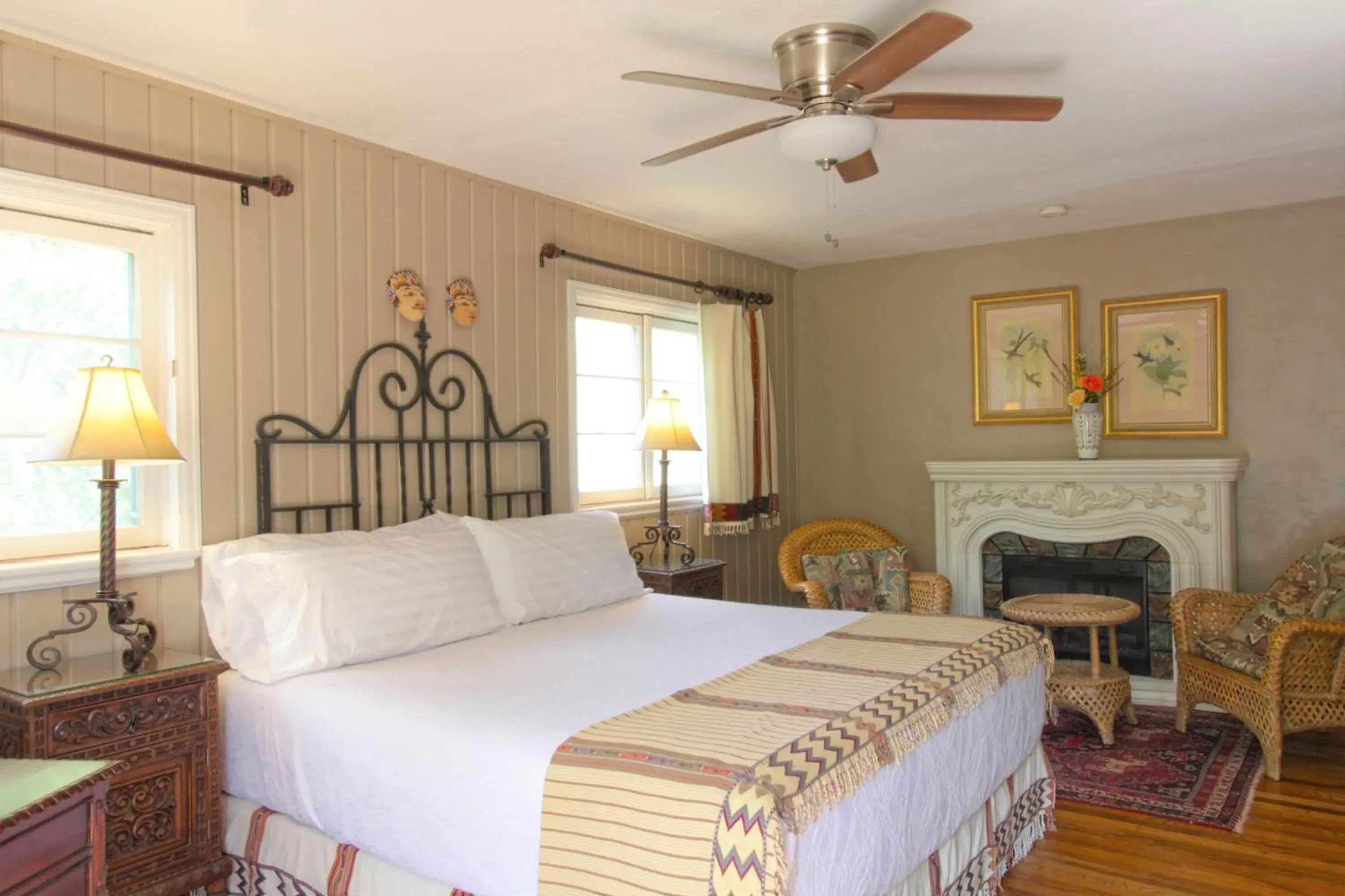 Deluxe King Room in Casa Blanca Inn and Suites Deluxe King Room in Casa Blanca Inn and Suites