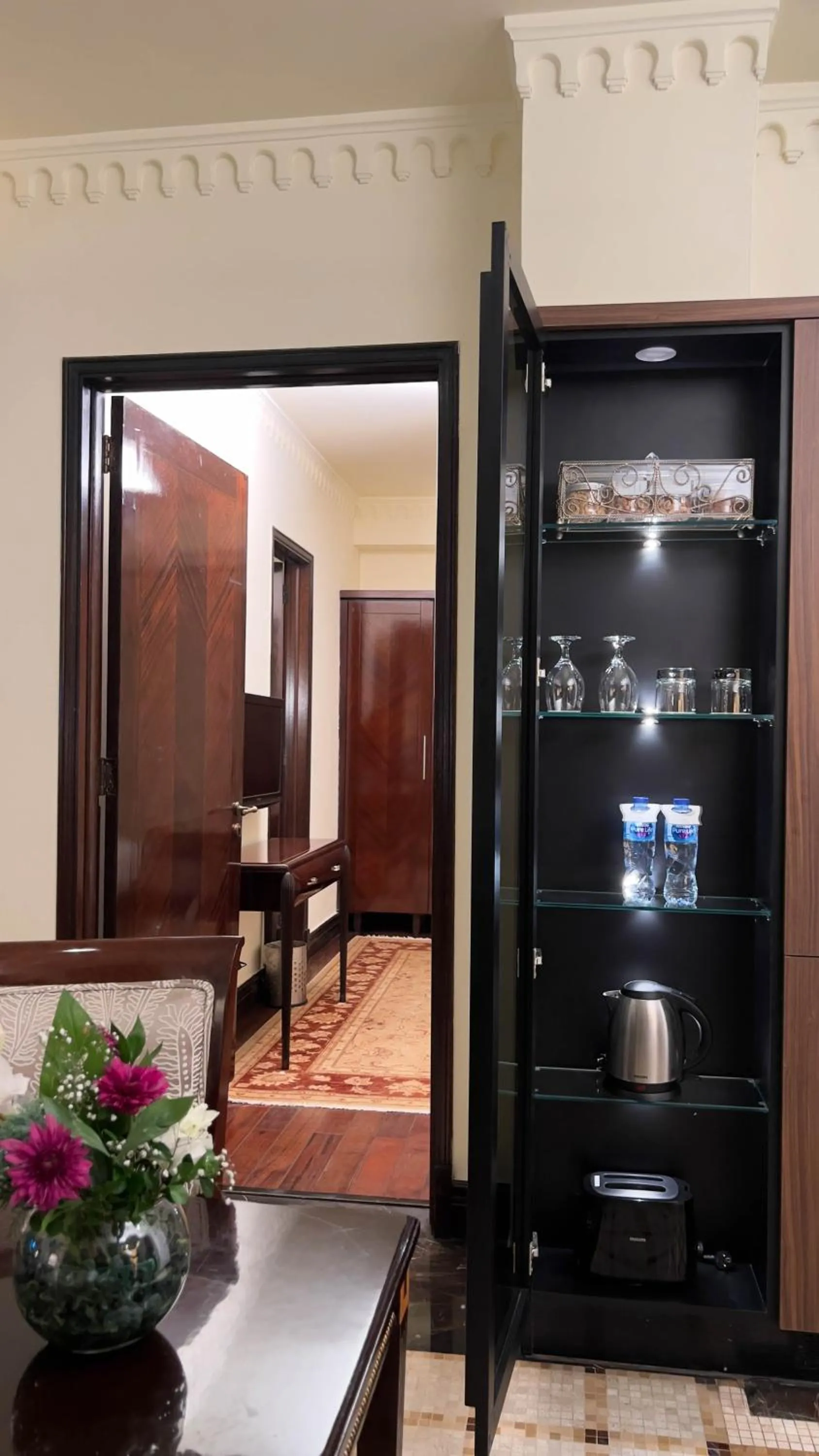 oven in Heritage Luxury Suites All Suite Hotel