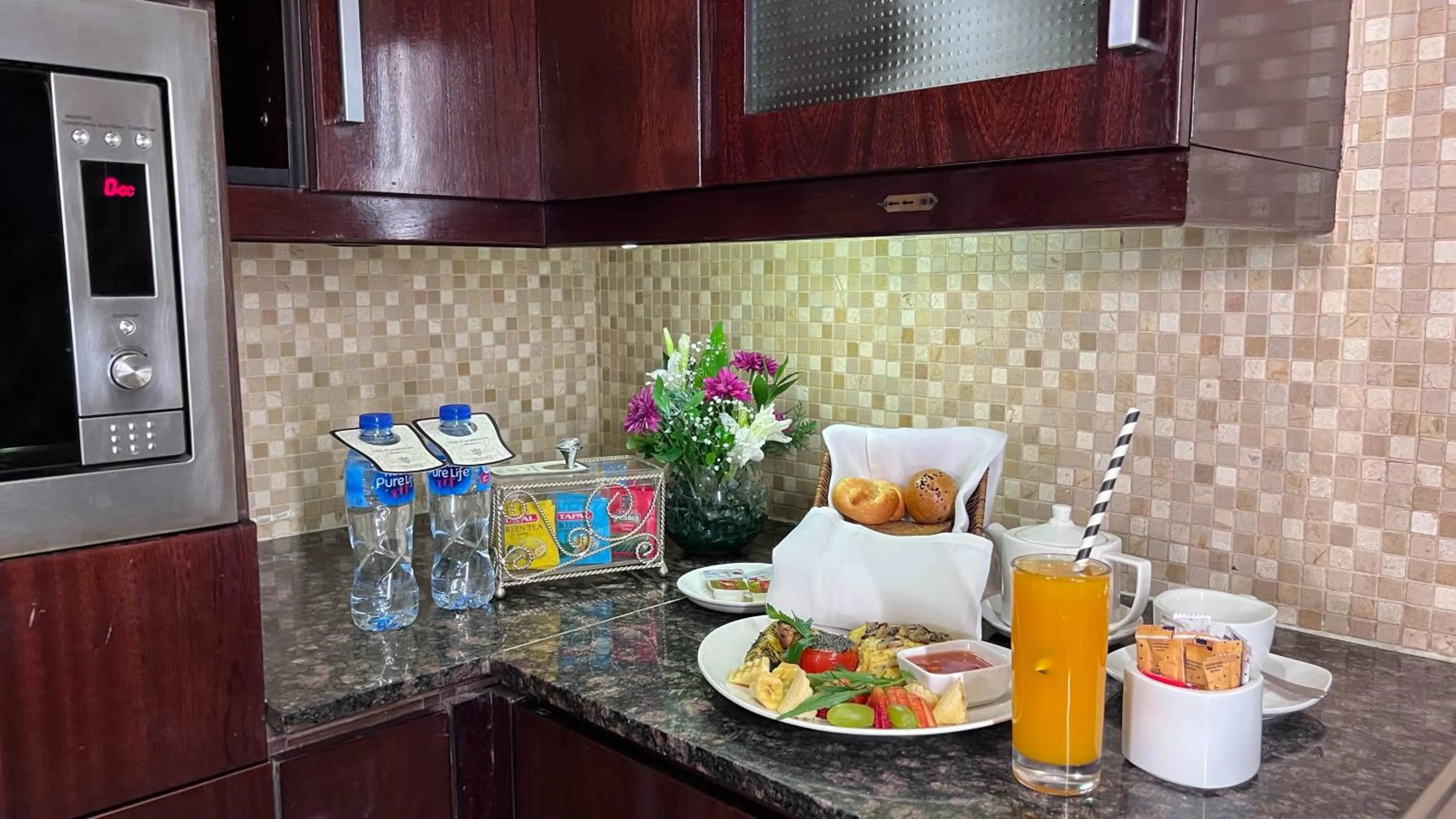 Coffee/tea facilities in Heritage Luxury Suites All Suite Hotel