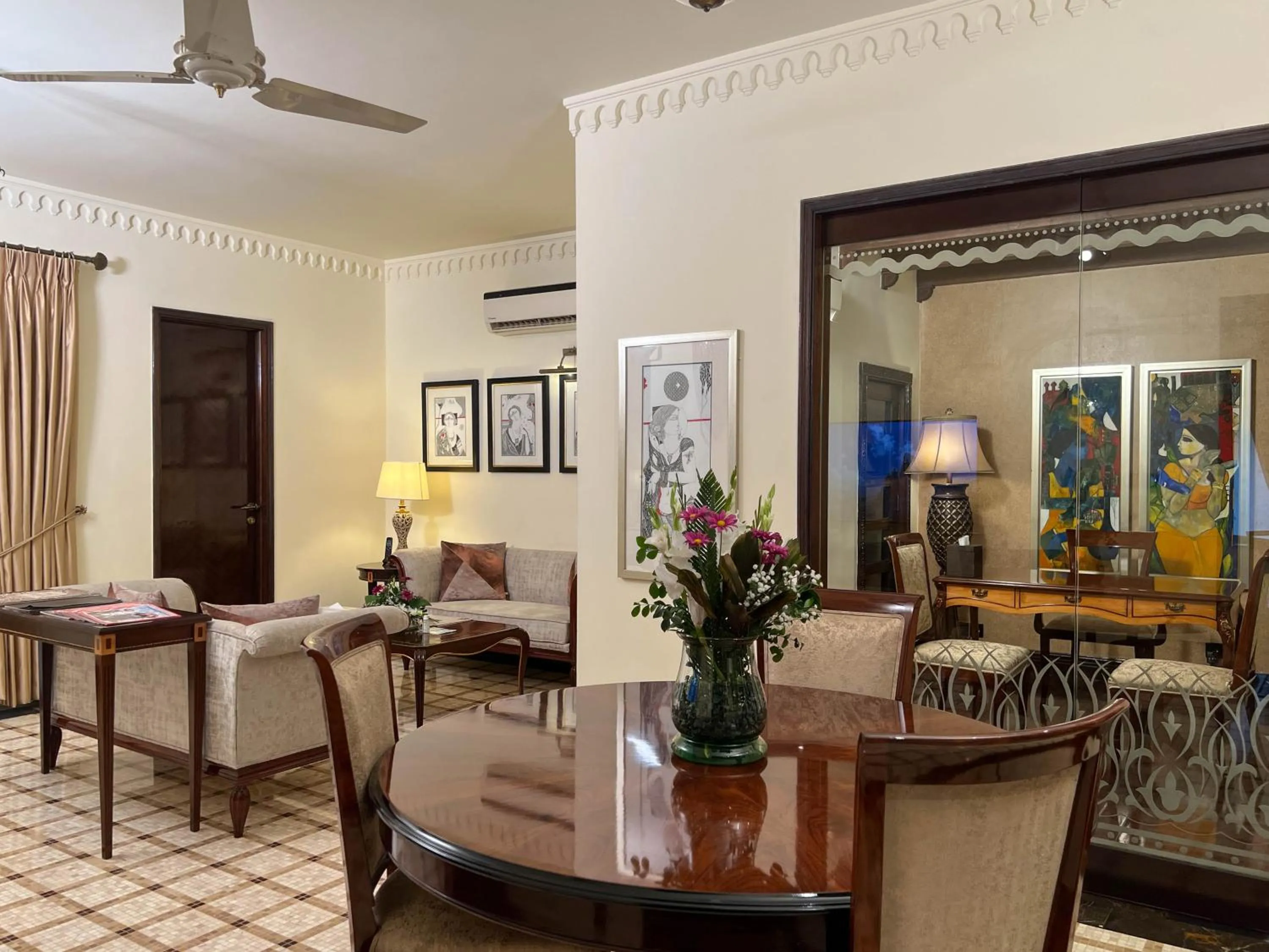 Decorative detail in Heritage Luxury Suites All Suite Hotel