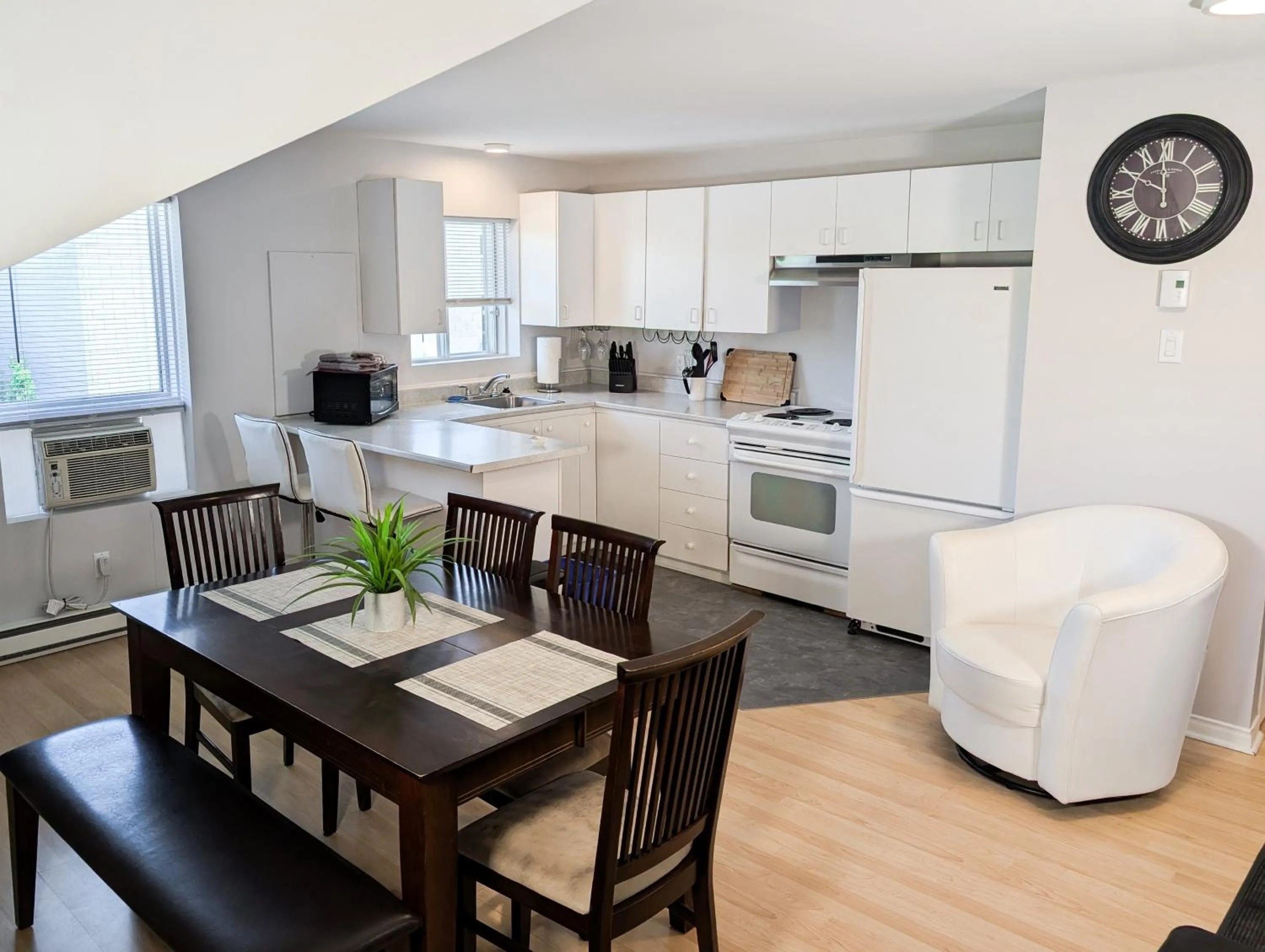 Kitchen or kitchenette in Hébergement Harvey