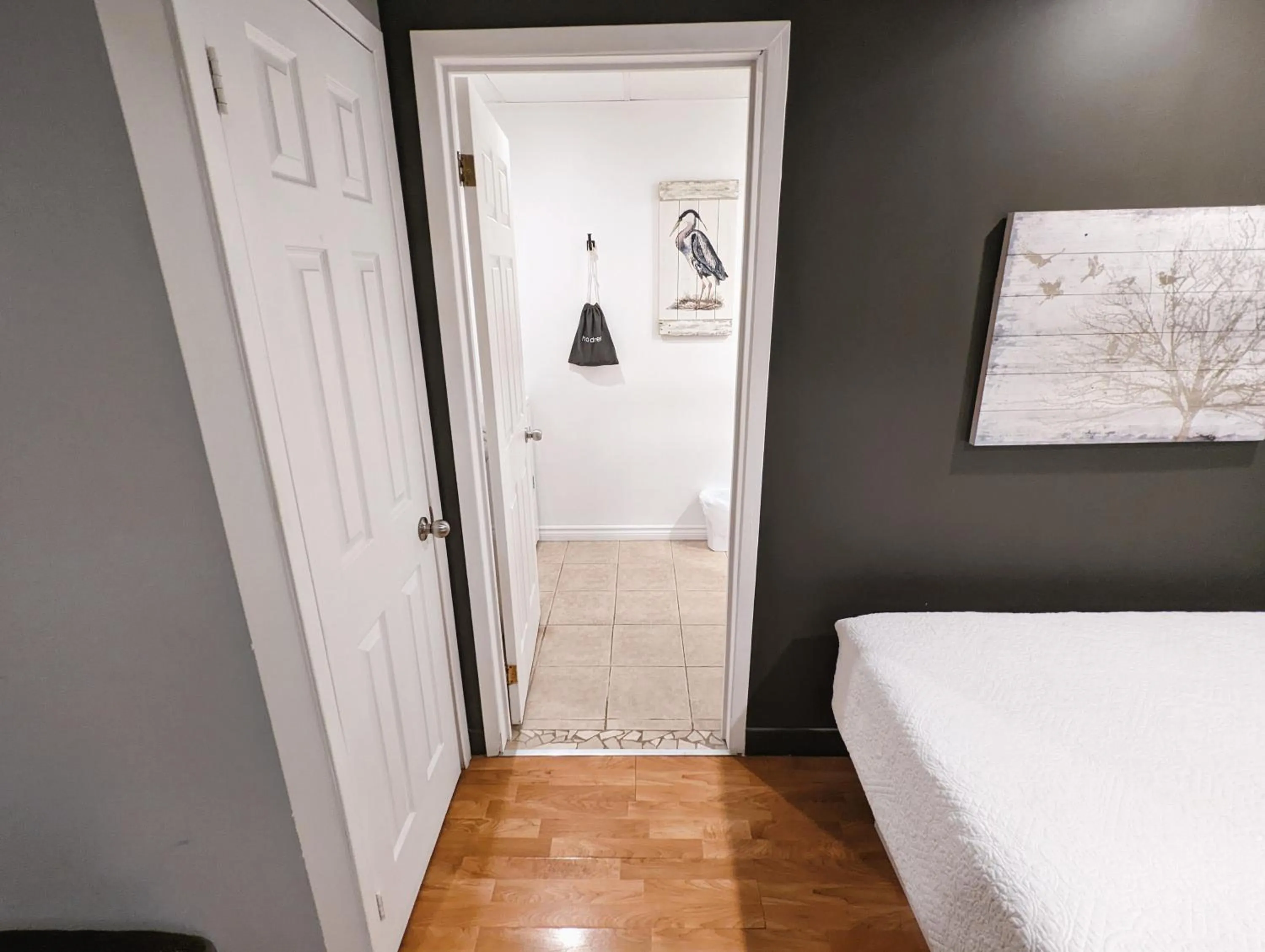 Toilet, Bed in Hébergement Harvey