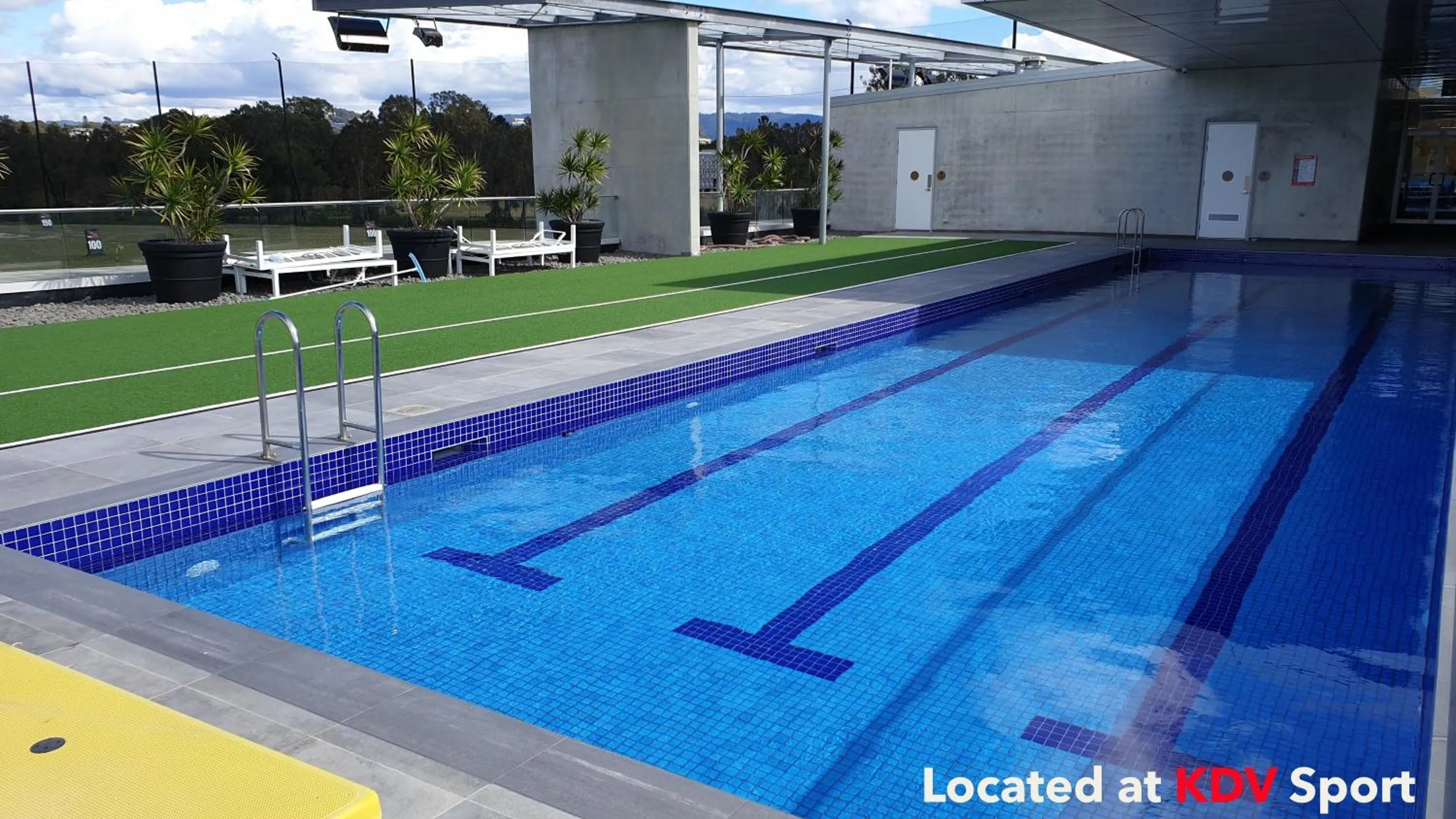 Swimming pool in Elite Gold Coast