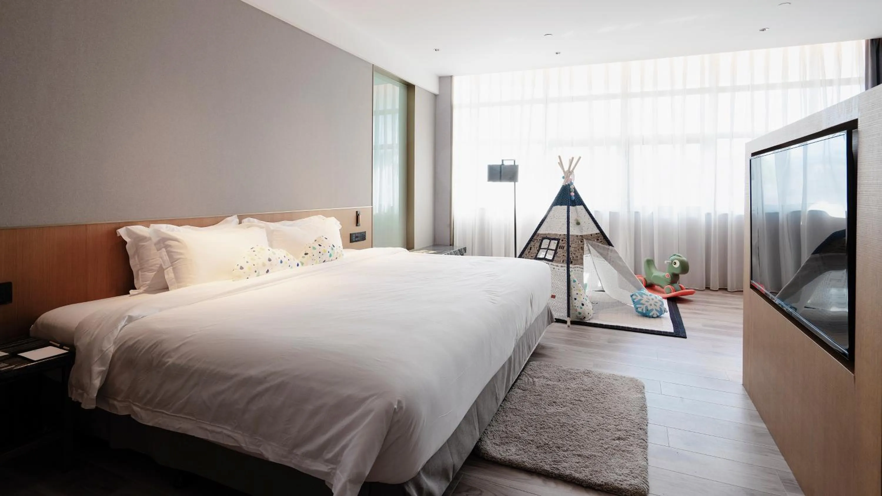 Bedroom in The Luzerne Hotel