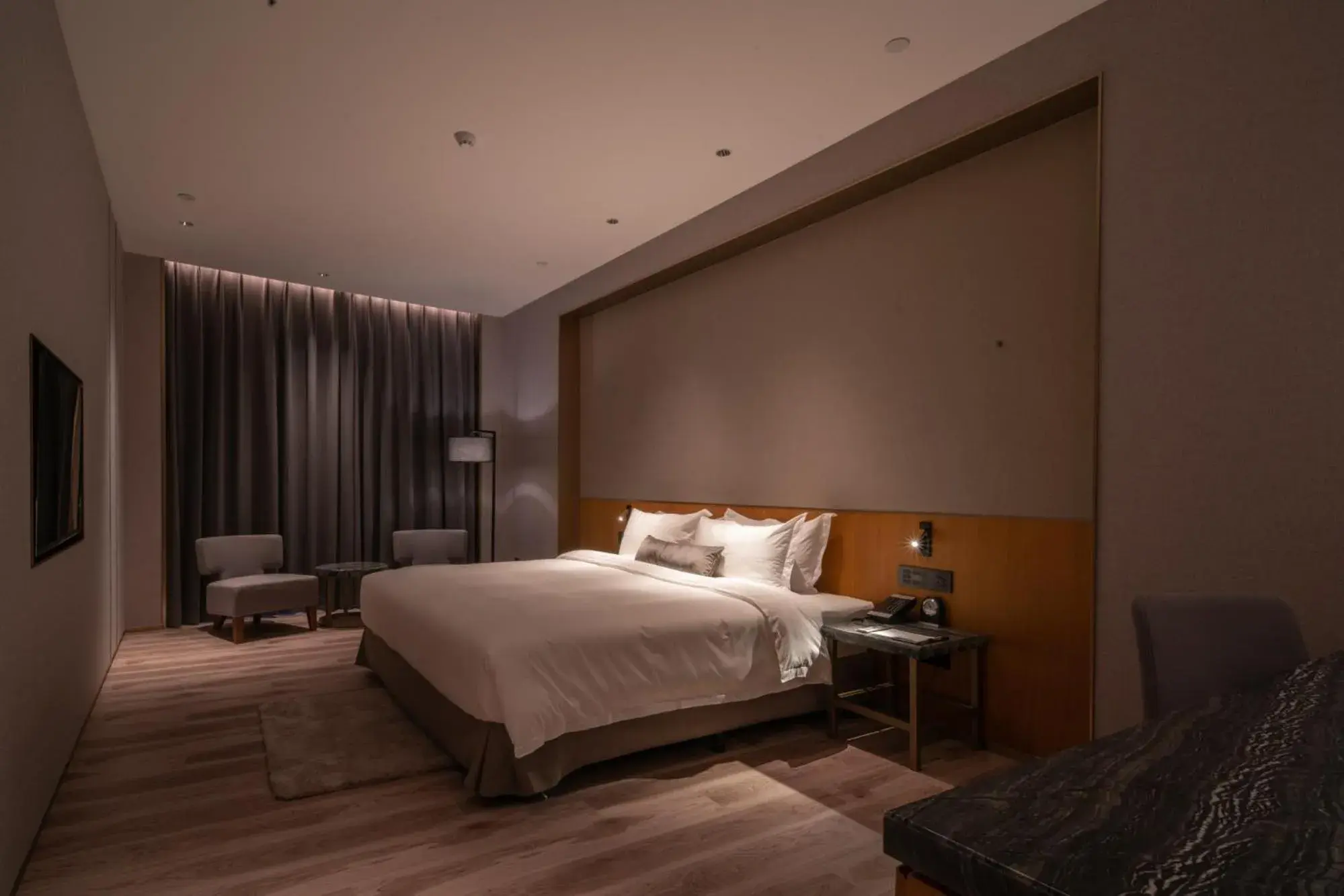 Bed in The Luzerne Hotel Bed in The Luzerne Hotel