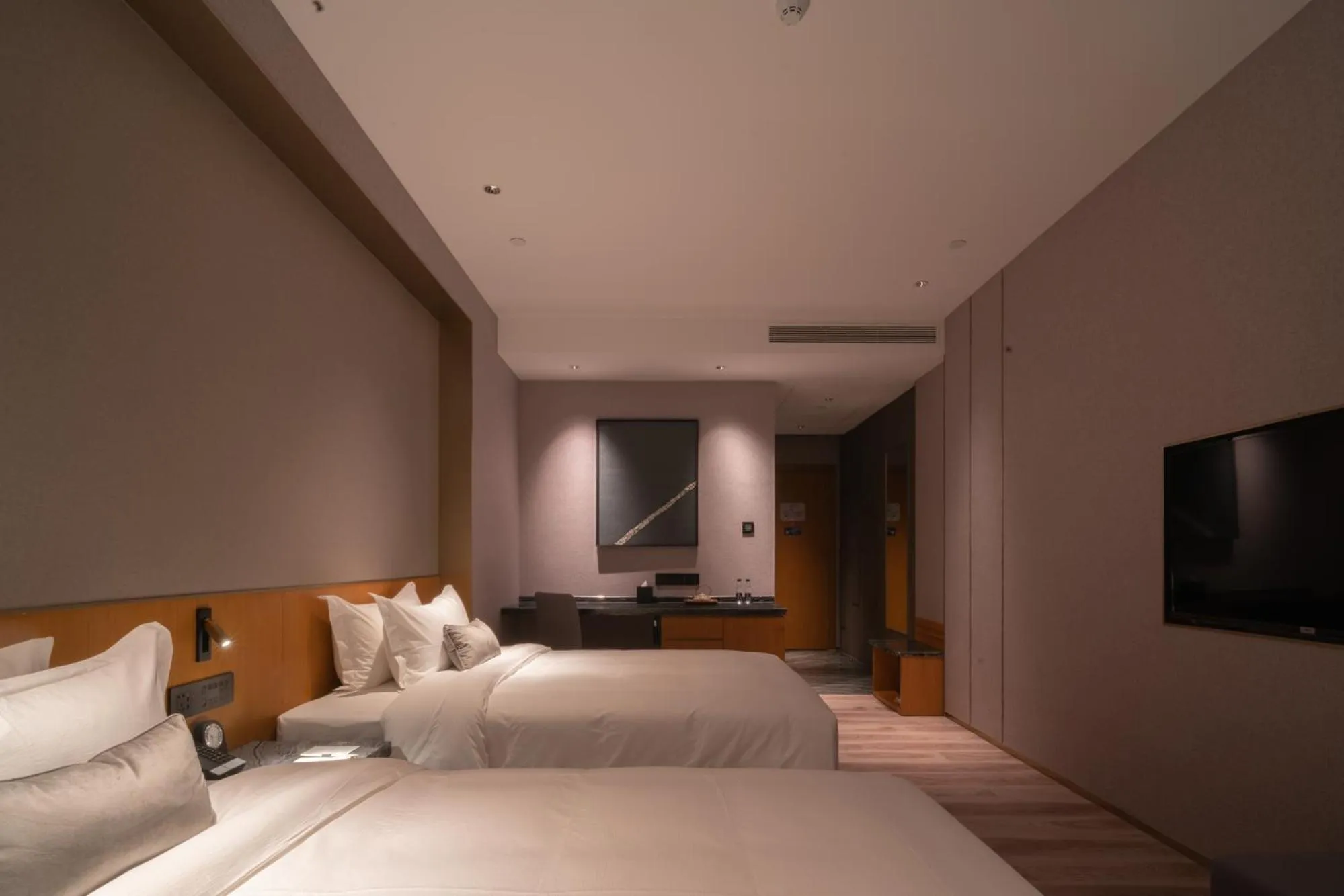 Bed in The Luzerne Hotel