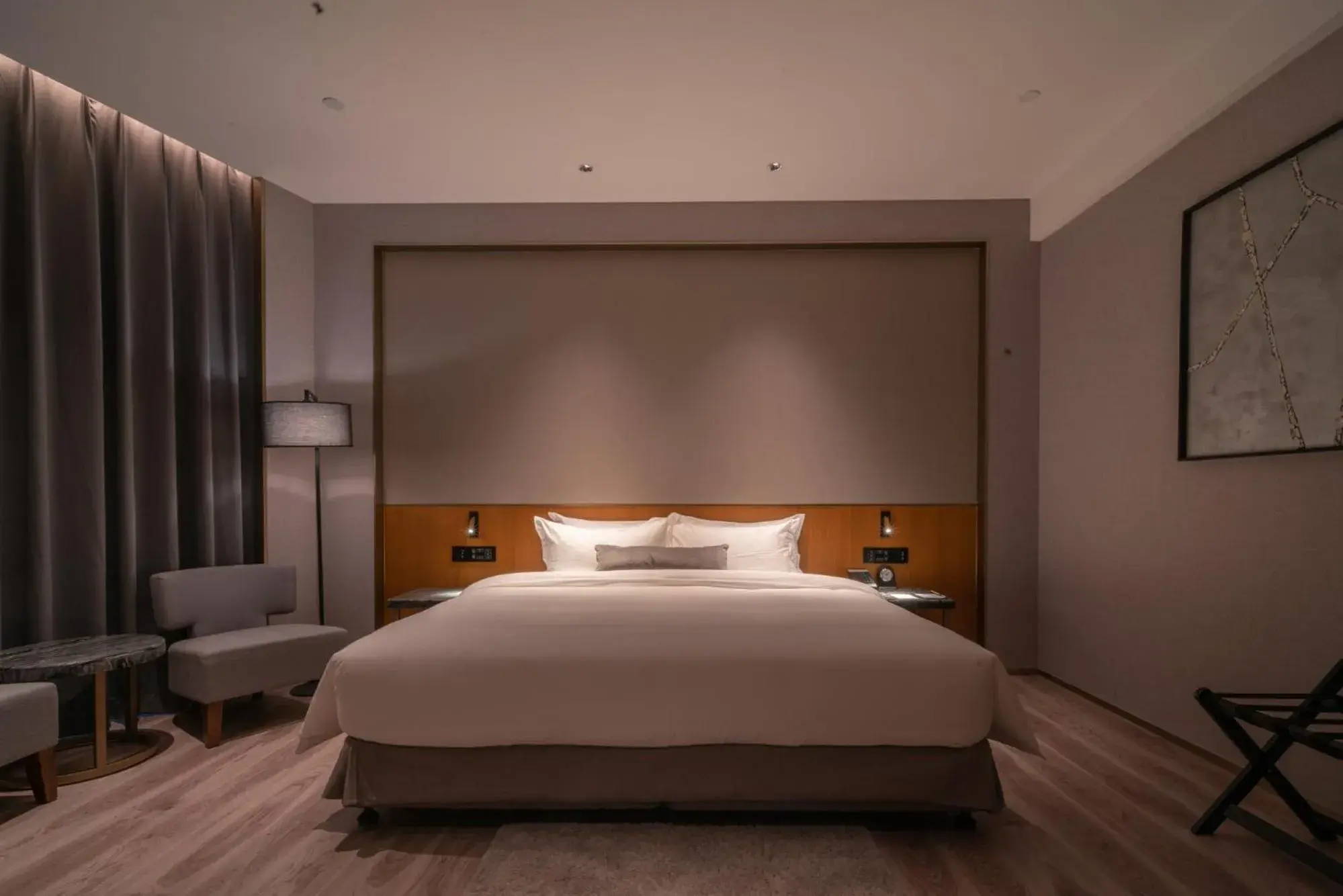 Bed in The Luzerne Hotel Bed in The Luzerne Hotel