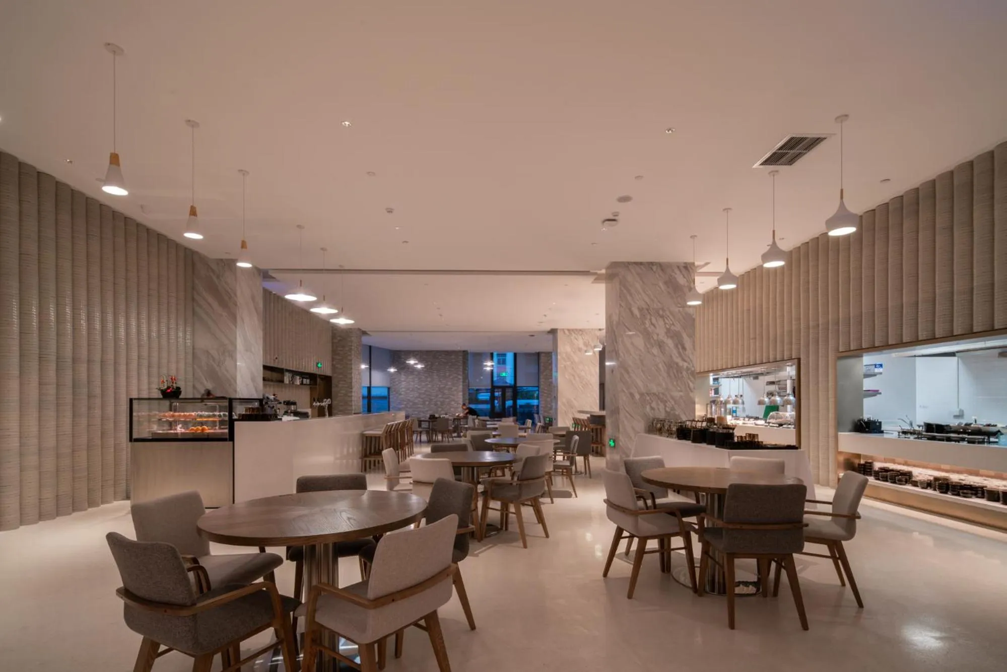 Restaurant/places to eat in The Luzerne Hotel