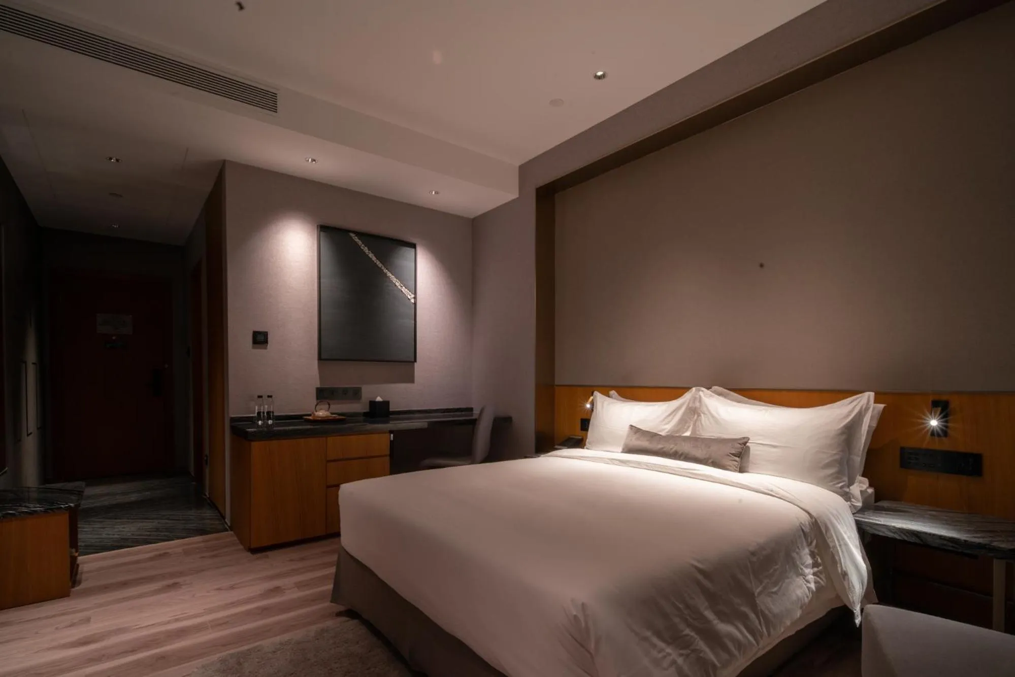 Bed in The Luzerne Hotel