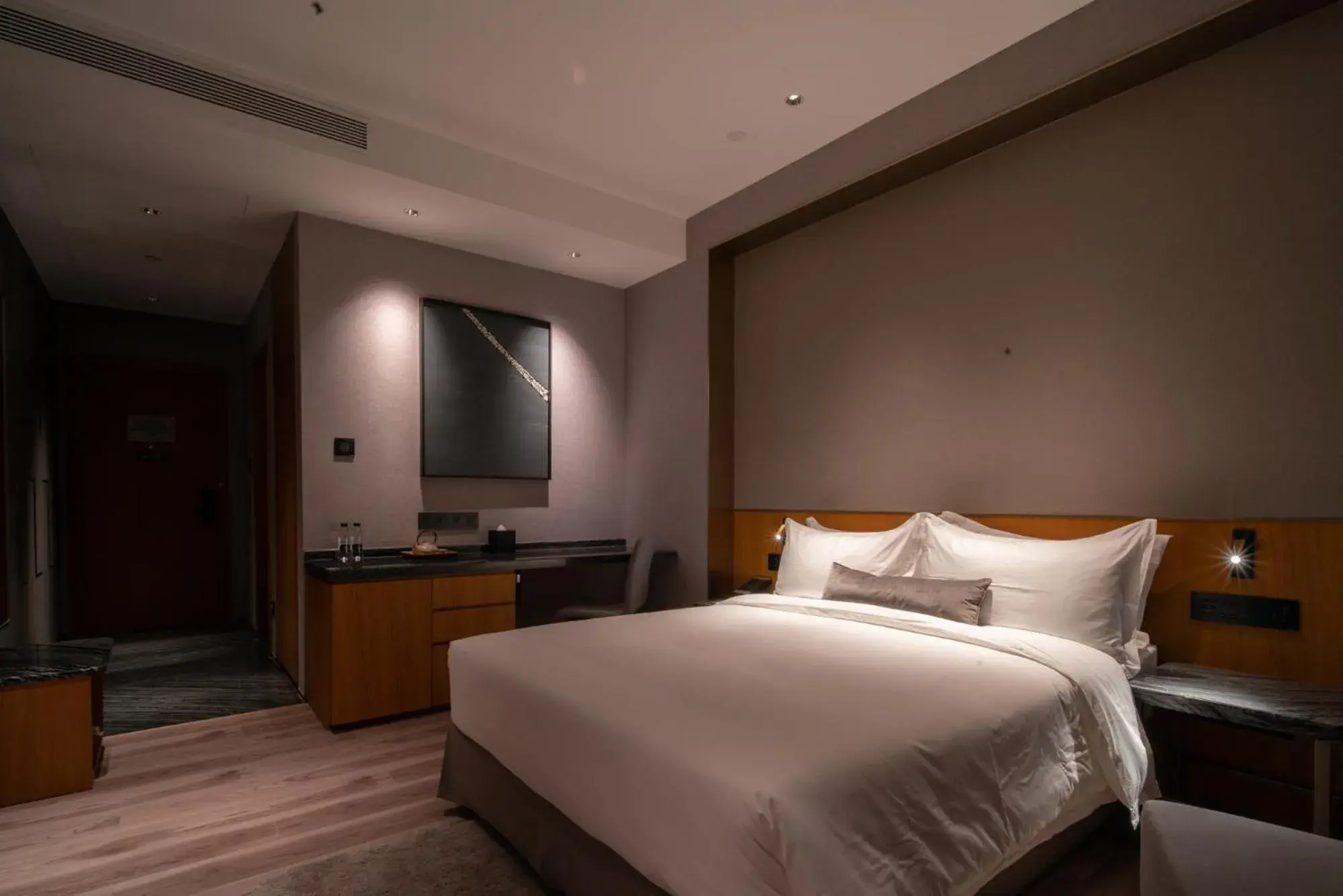 Bed in The Luzerne Hotel Bed in The Luzerne Hotel