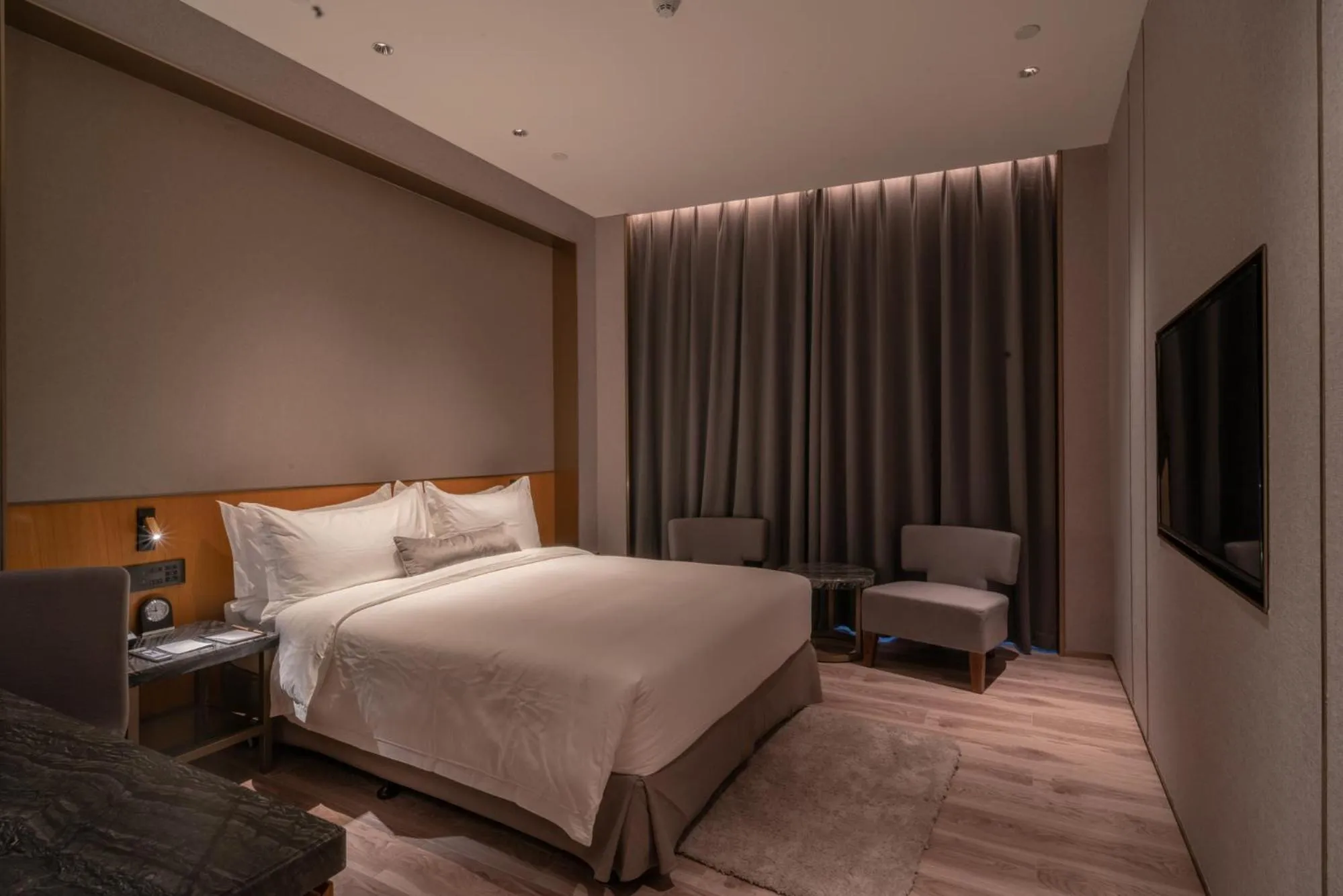 Bed in The Luzerne Hotel