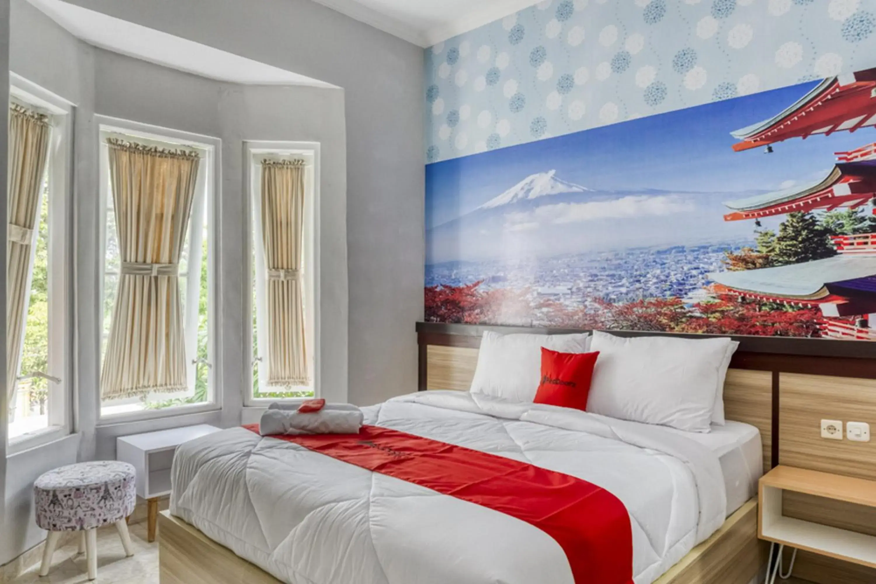 Bedroom, Bed in RedDoorz near Sindu Kusuma Edupark 2 Bedroom, Bed in RedDoorz near Sindu Kusuma Edupark 2