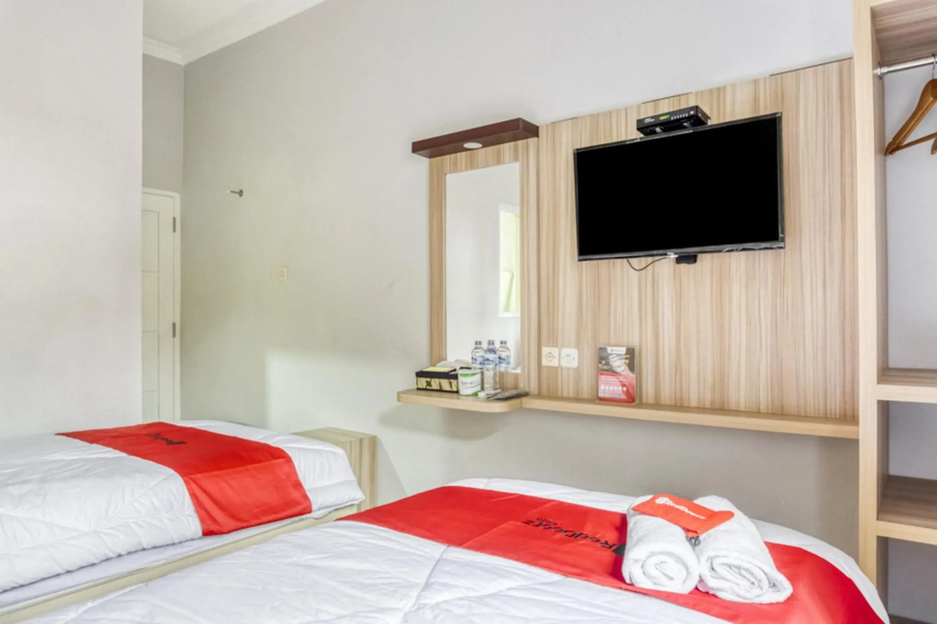 Bedroom, Bed in RedDoorz near Sindu Kusuma Edupark 2 Bedroom, Bed in RedDoorz near Sindu Kusuma Edupark 2