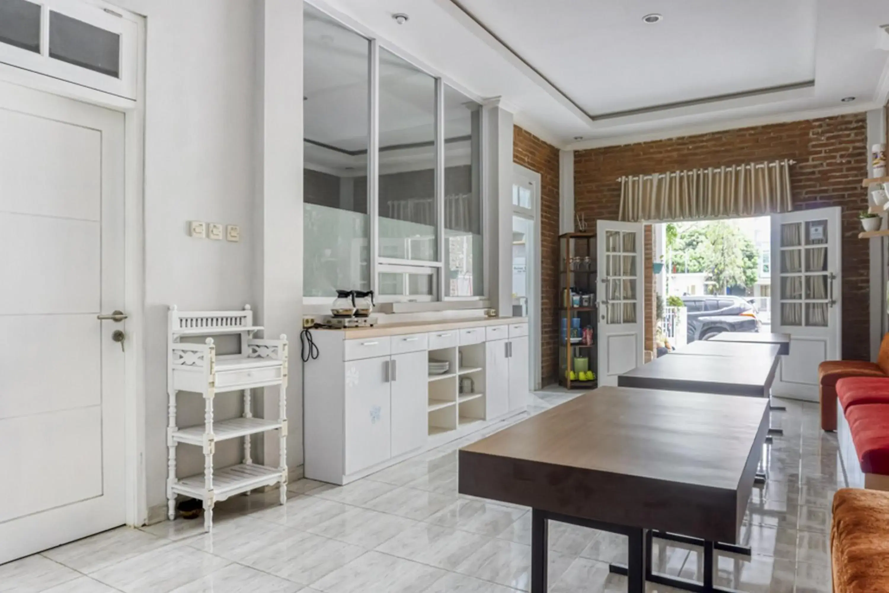 Seating area in RedDoorz near Sindu Kusuma Edupark 2 Seating area in RedDoorz near Sindu Kusuma Edupark 2