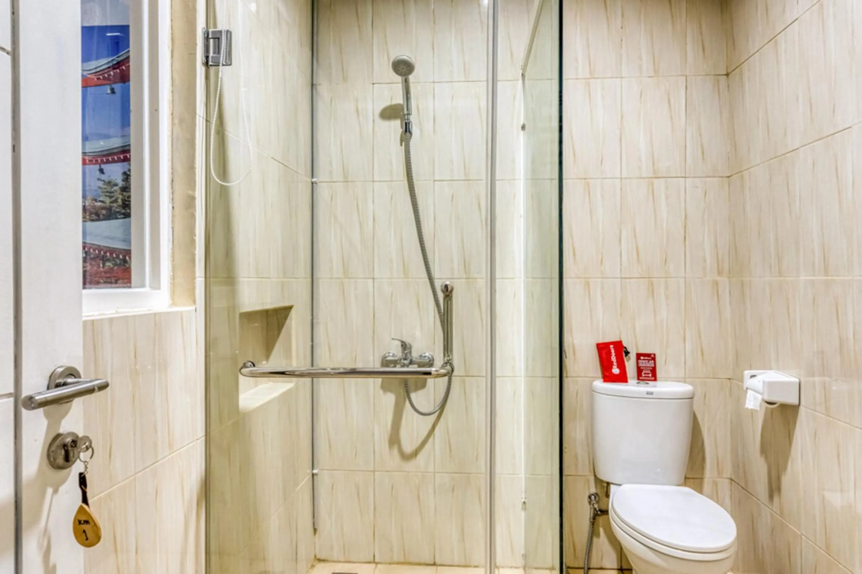 Bathroom in RedDoorz near Sindu Kusuma Edupark 2