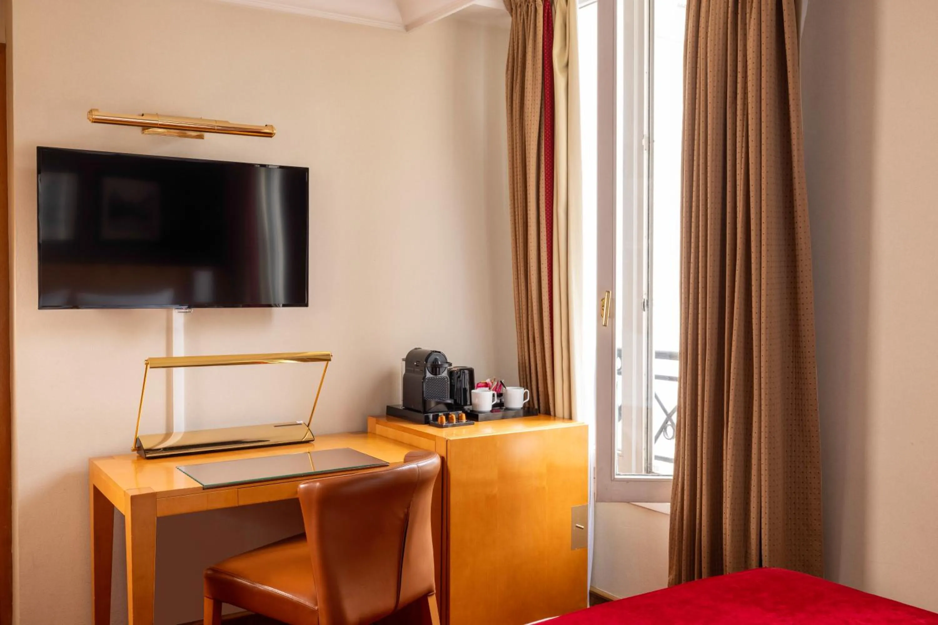TV and multimedia, Bed in Royal Saint Michel