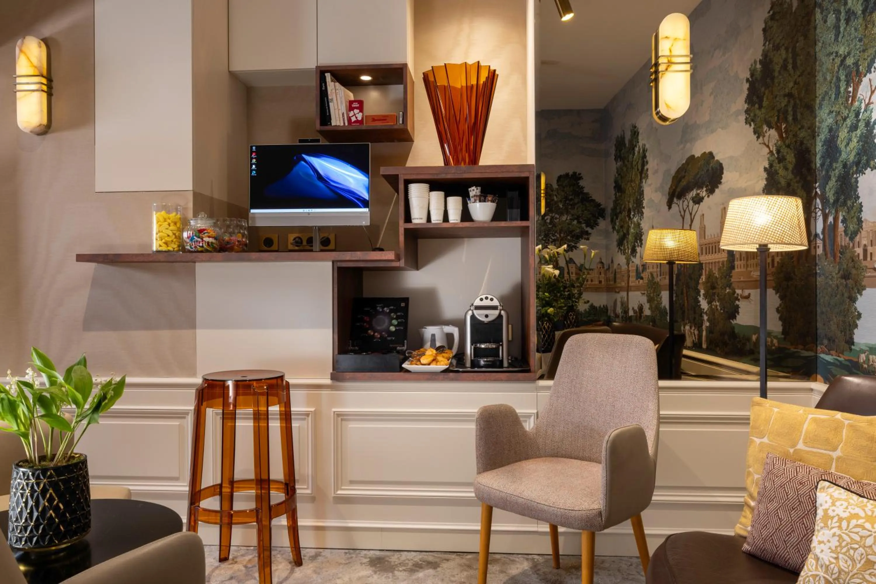 TV and multimedia in Royal Saint Michel