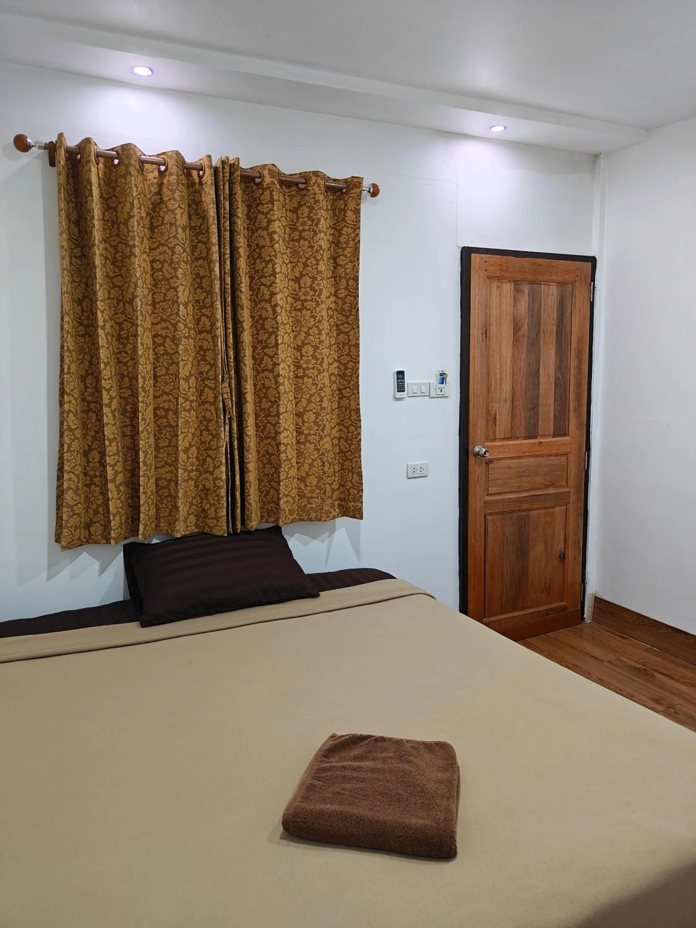 Bed in Aladdin Guest House