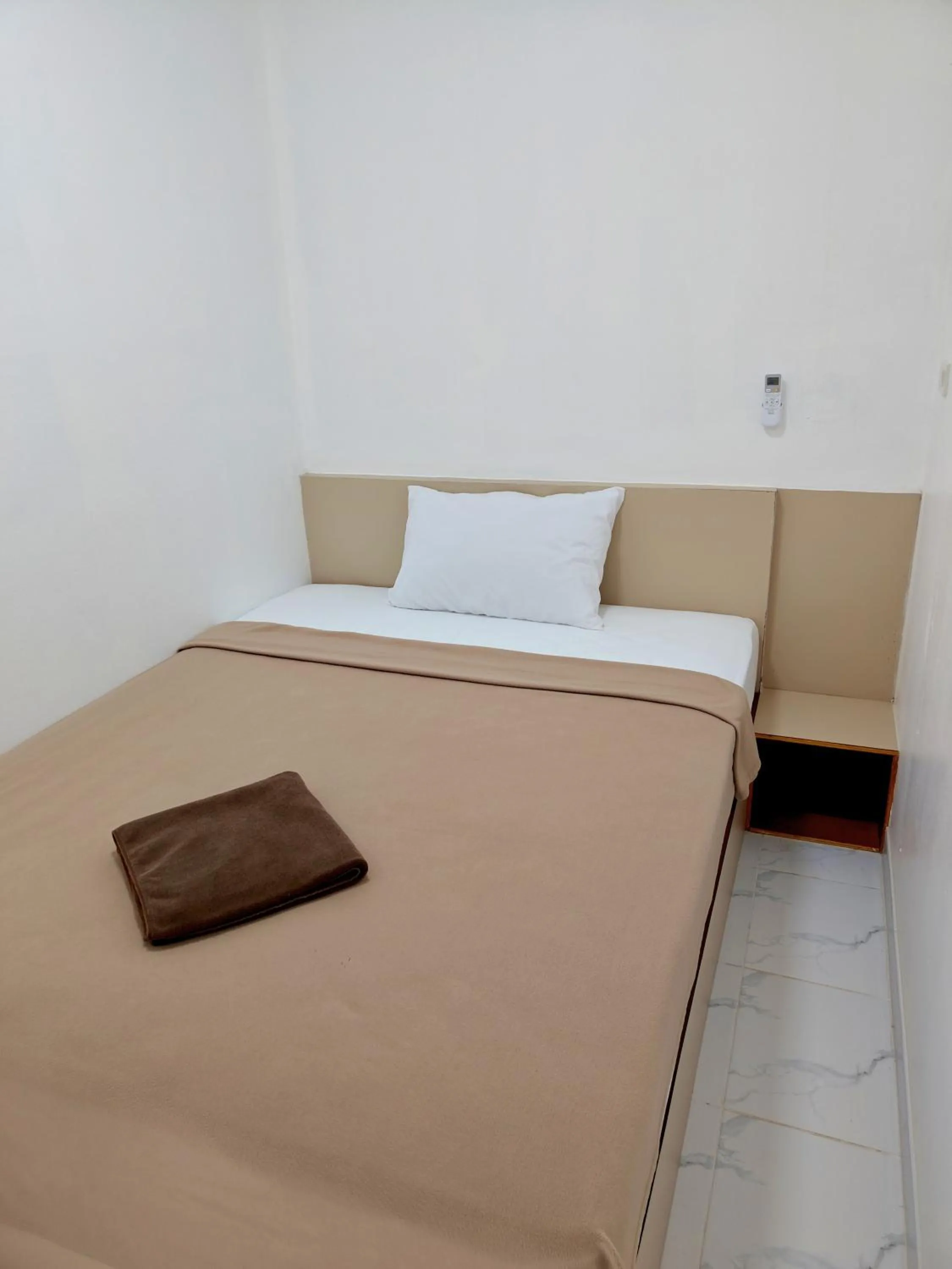 Bed in Aladdin Guest House