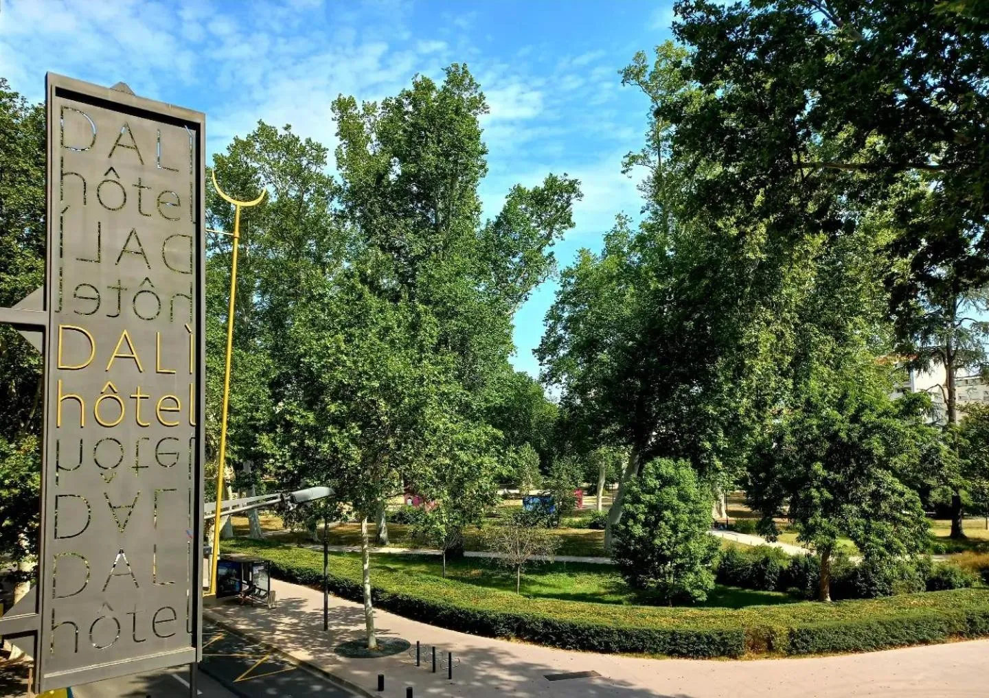 Garden in Dali Hôtel Perpignan - Restaurant