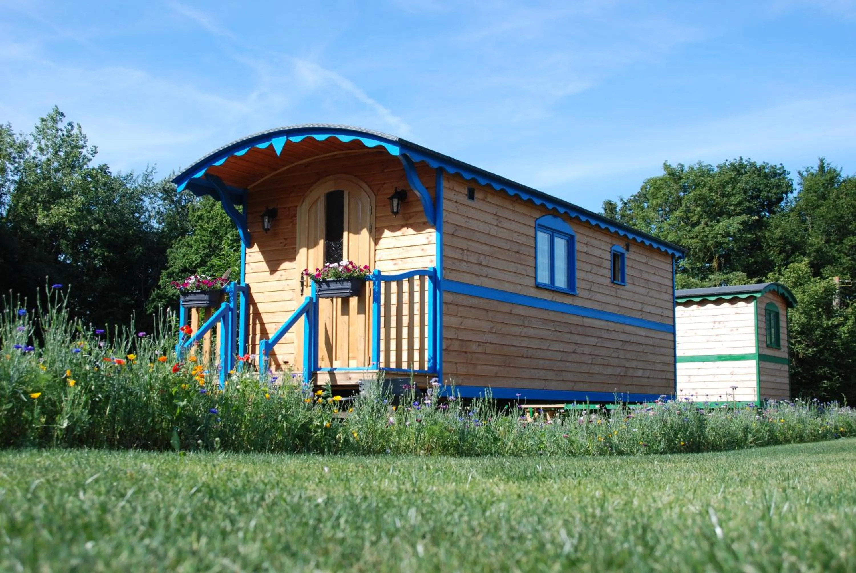 Wooden Caravan (4 Adults)  in La Ferme du Chauchix