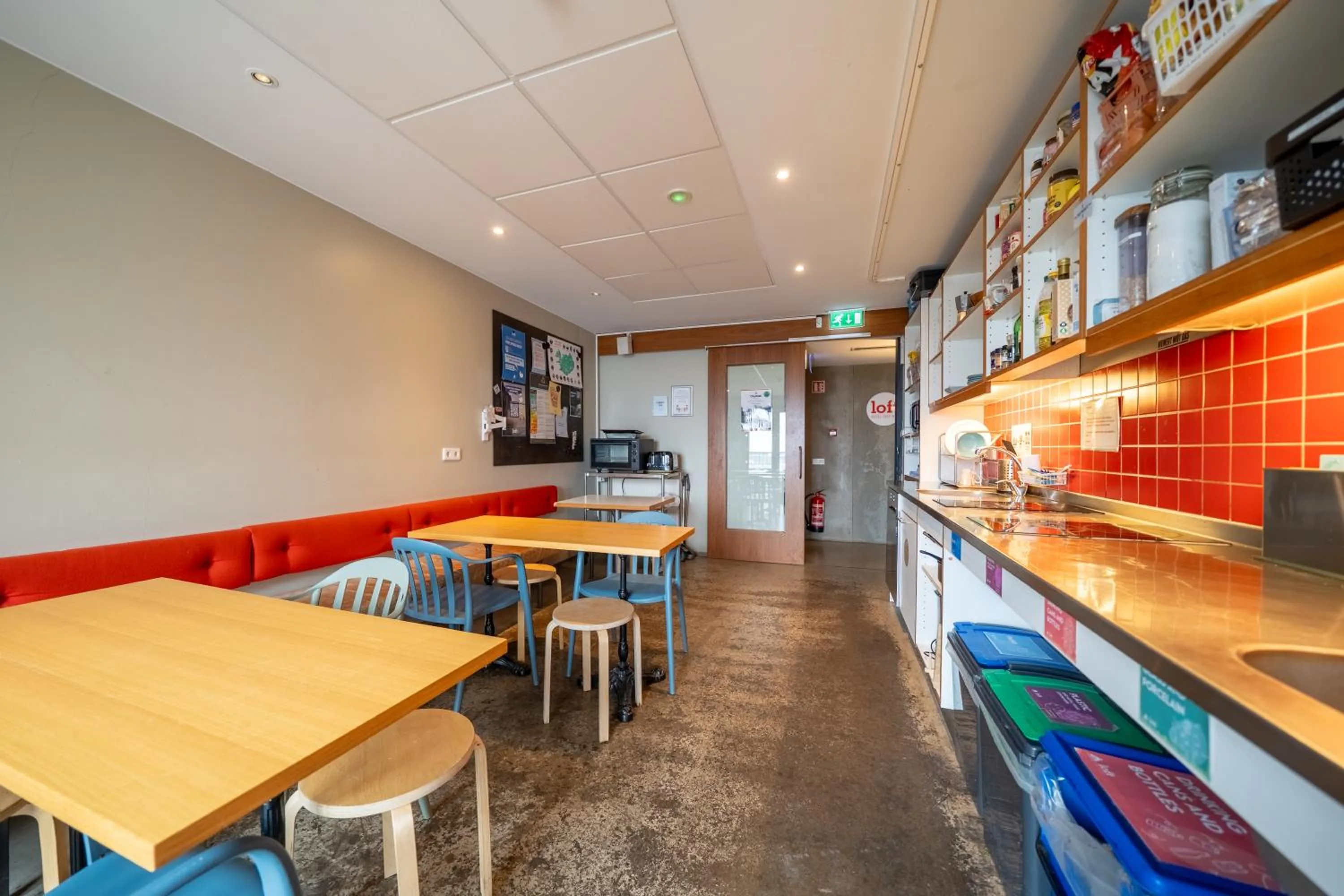 Communal kitchen in Loft - HI Eco Hostel