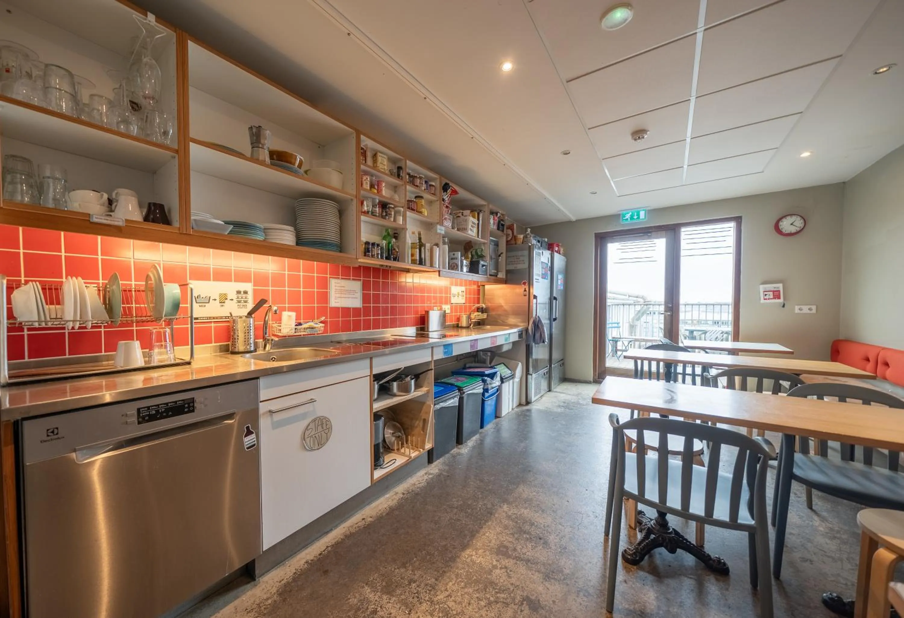 Communal kitchen in Loft - HI Eco Hostel