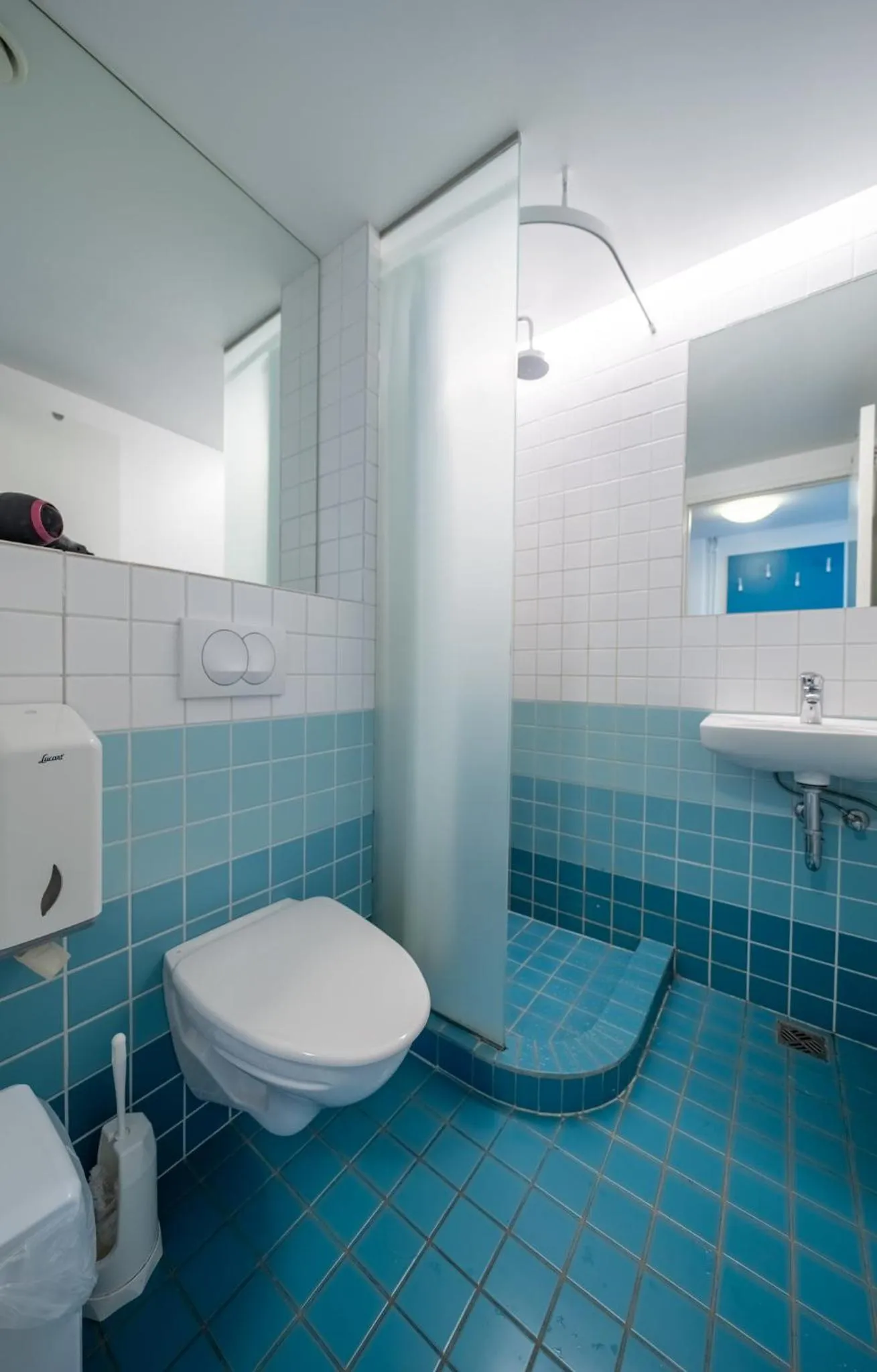 Bathroom in Loft - HI Eco Hostel