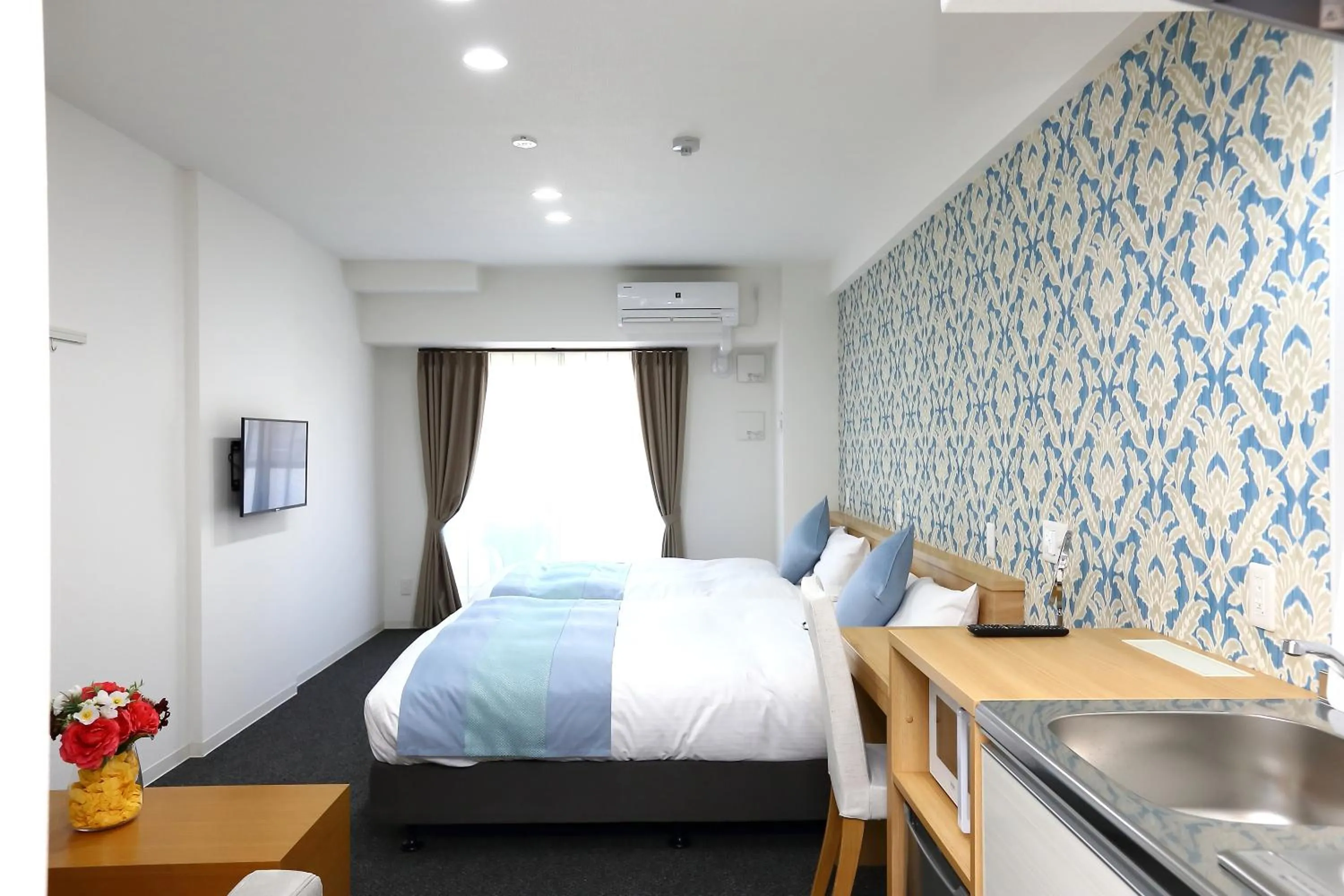 Photo of the whole room, Bed in Marina Sunrise Osaka Bay