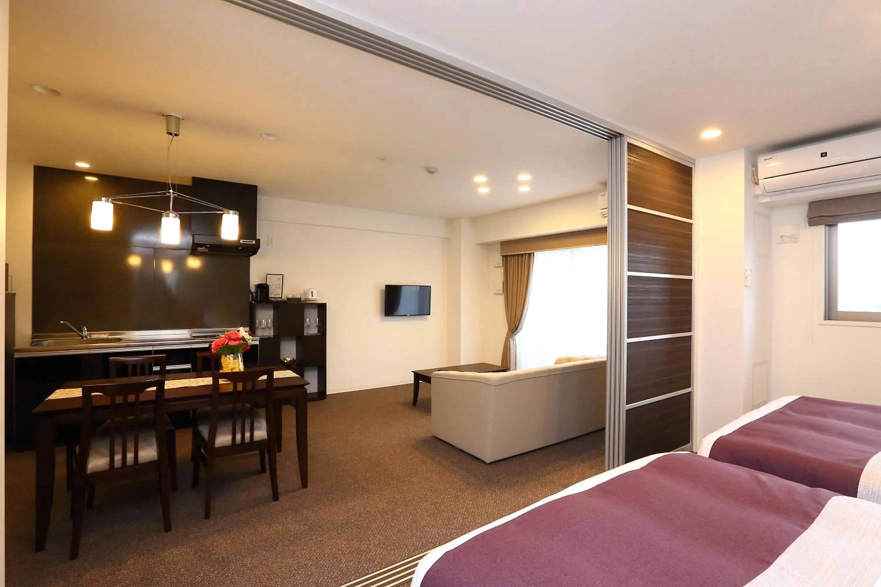 Living room, Bed in Marina Sunrise Osaka Bay