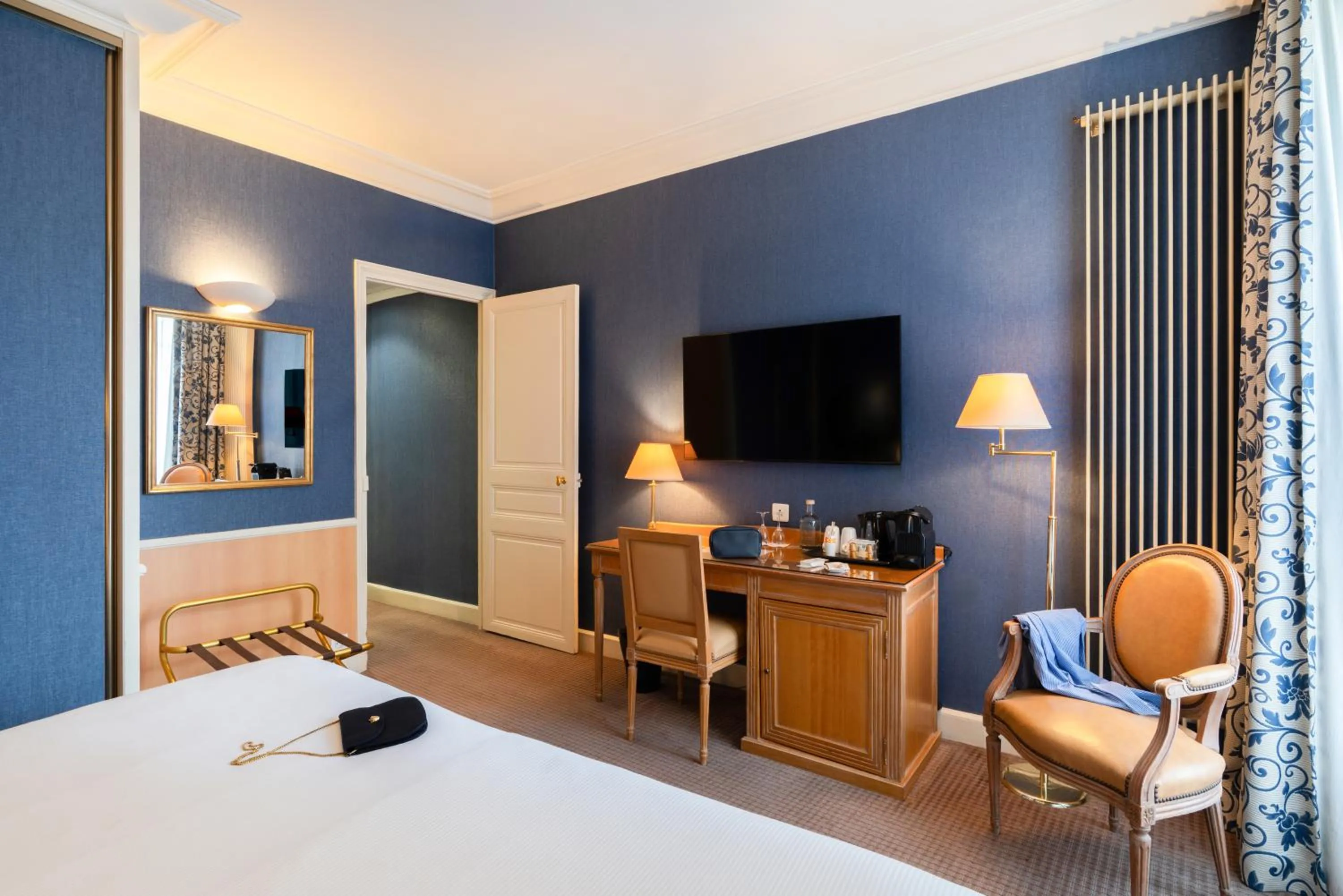 Bed in Le Littré