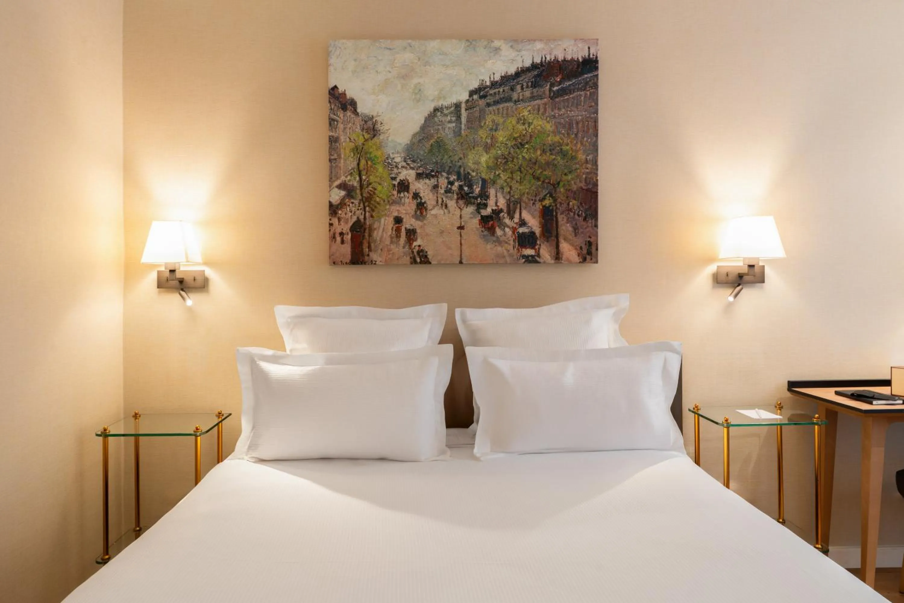 Bed in Le Littré