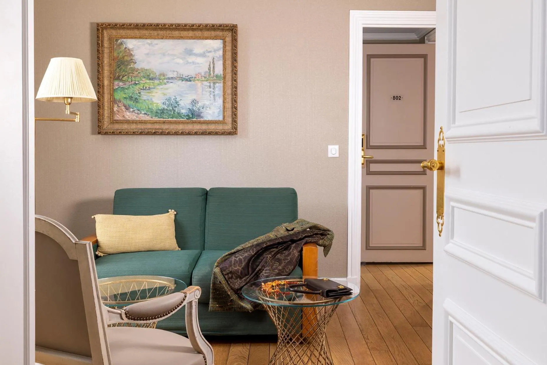 Bedroom in Le Littré