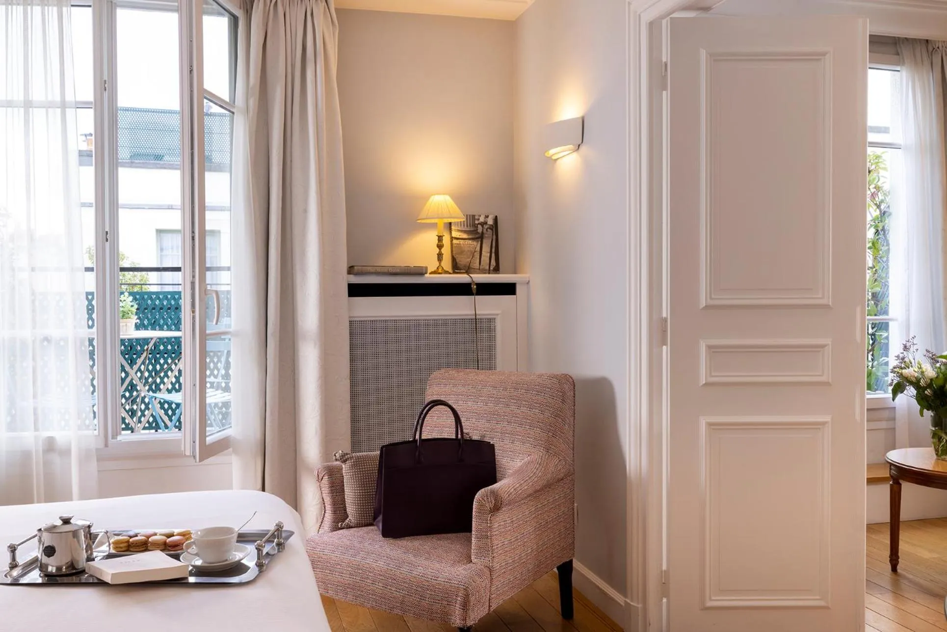 Bedroom in Le Littré