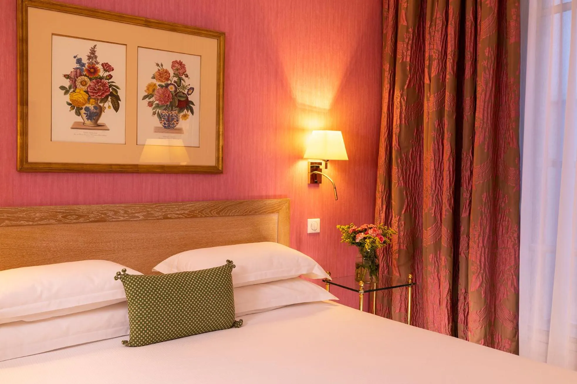 Bedroom, Bed in Le Littré