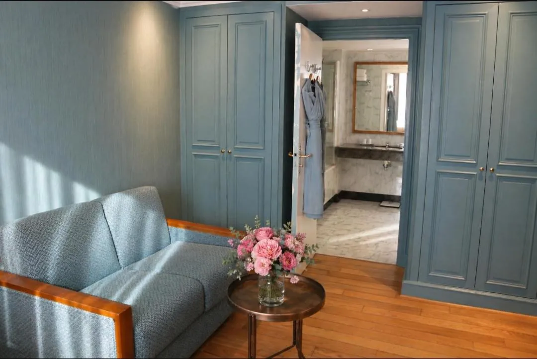 Bed in Le Littré
