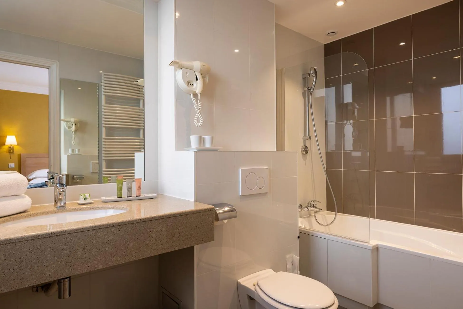 Bathroom in Le Littré