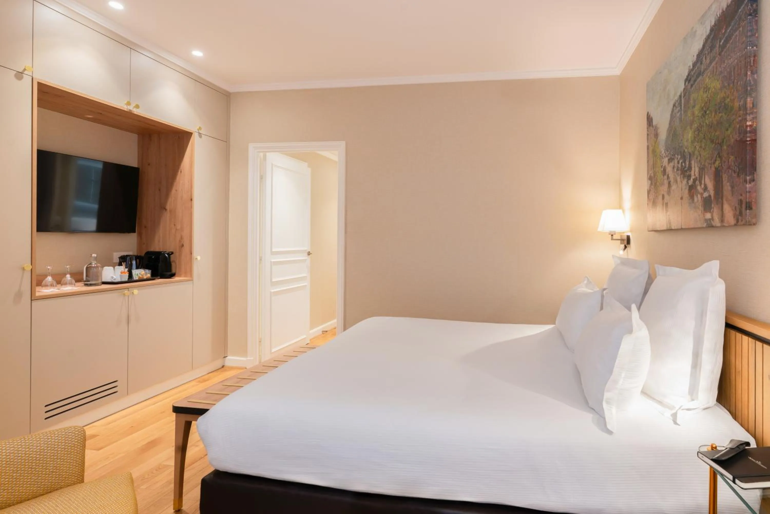 Bed in Le Littré