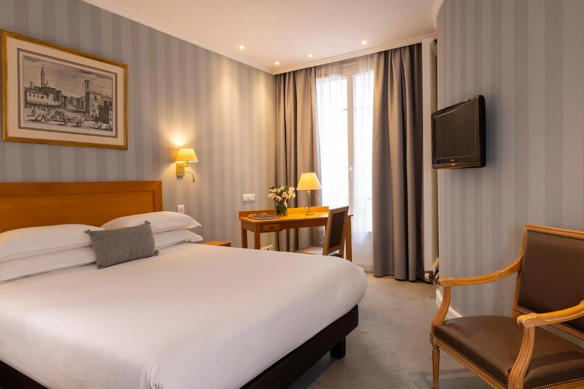 Bedroom, Bed in Le Littré