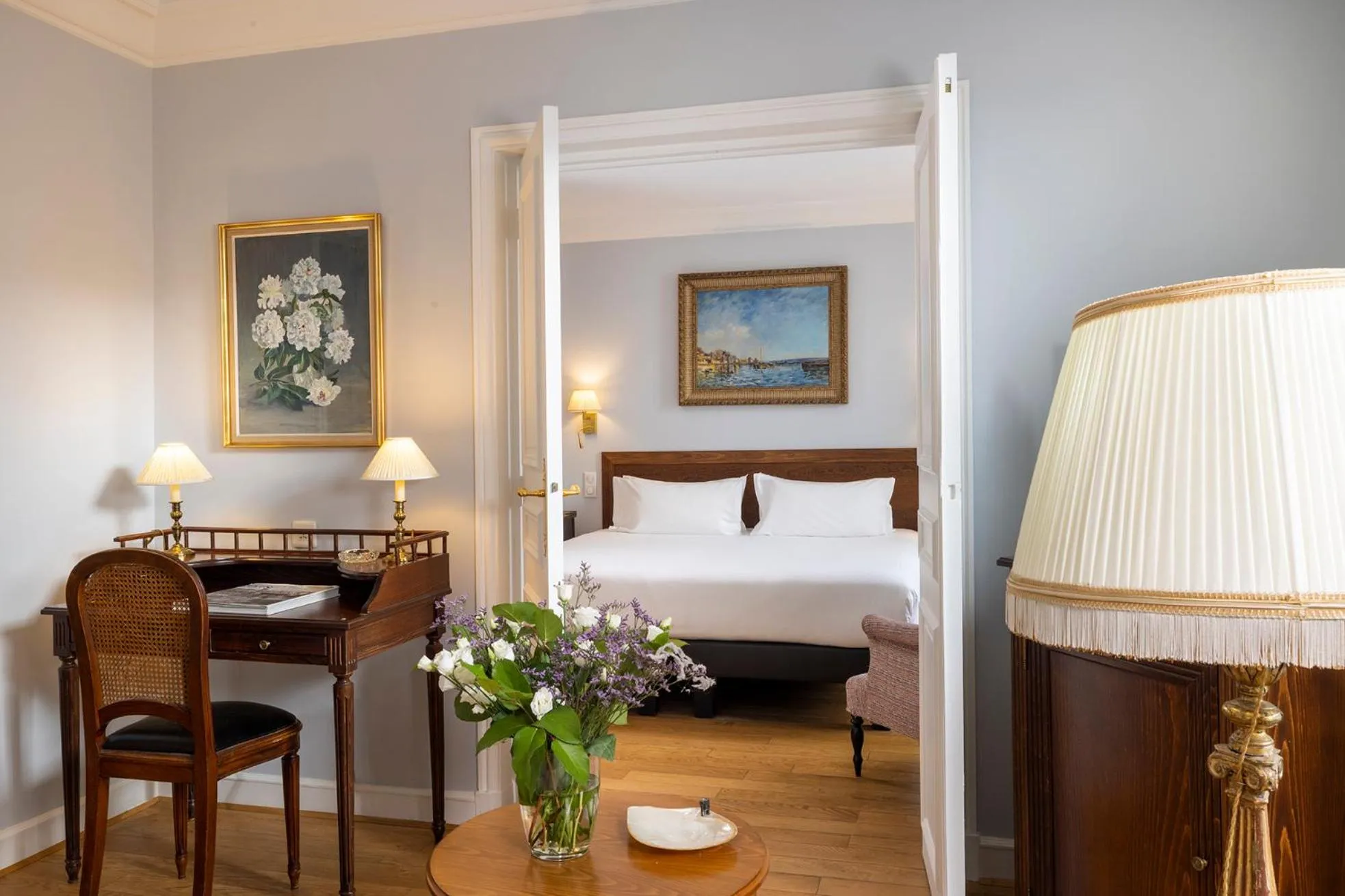 Bedroom, Bed in Le Littré