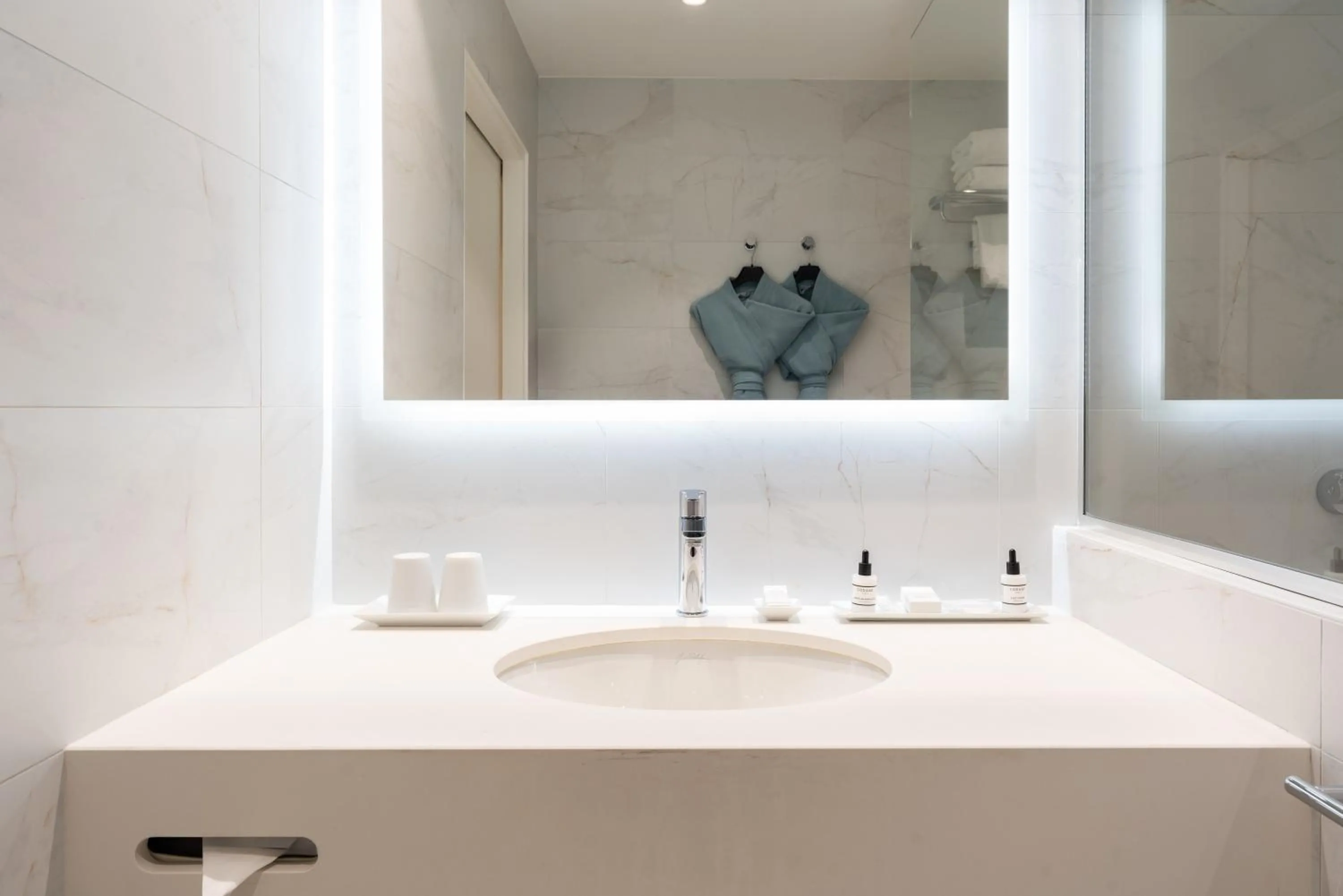 Bathroom in Le Littré